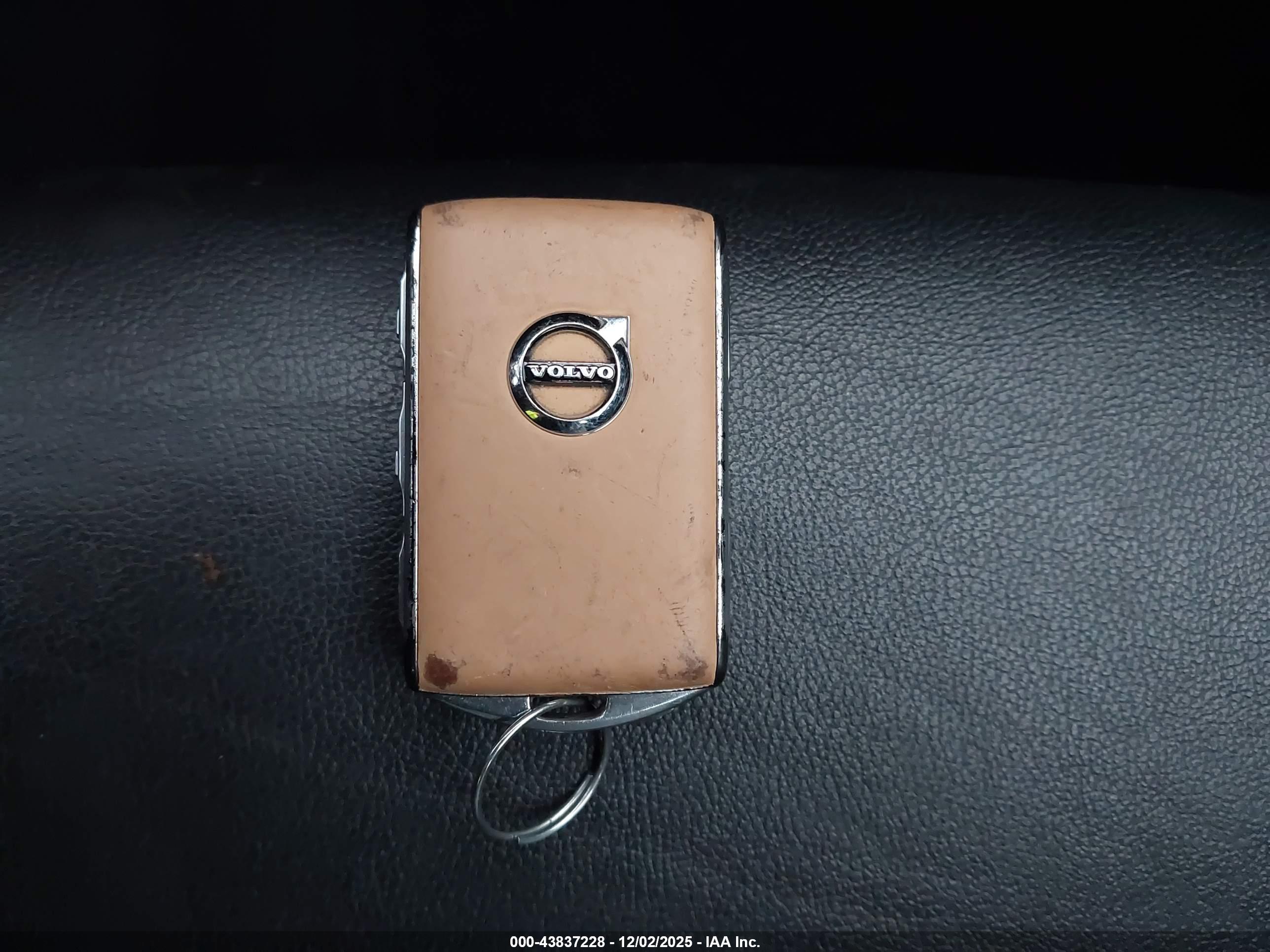 VOLVO S60 image 11