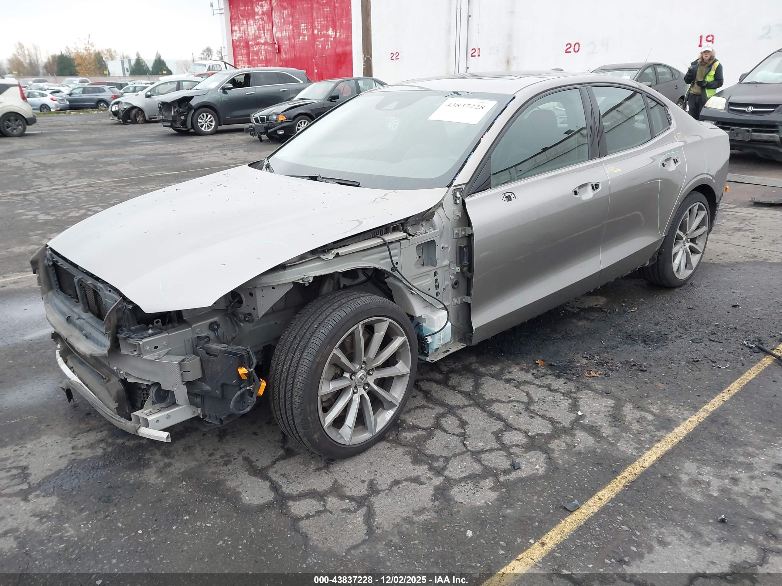 VOLVO S60 image 2