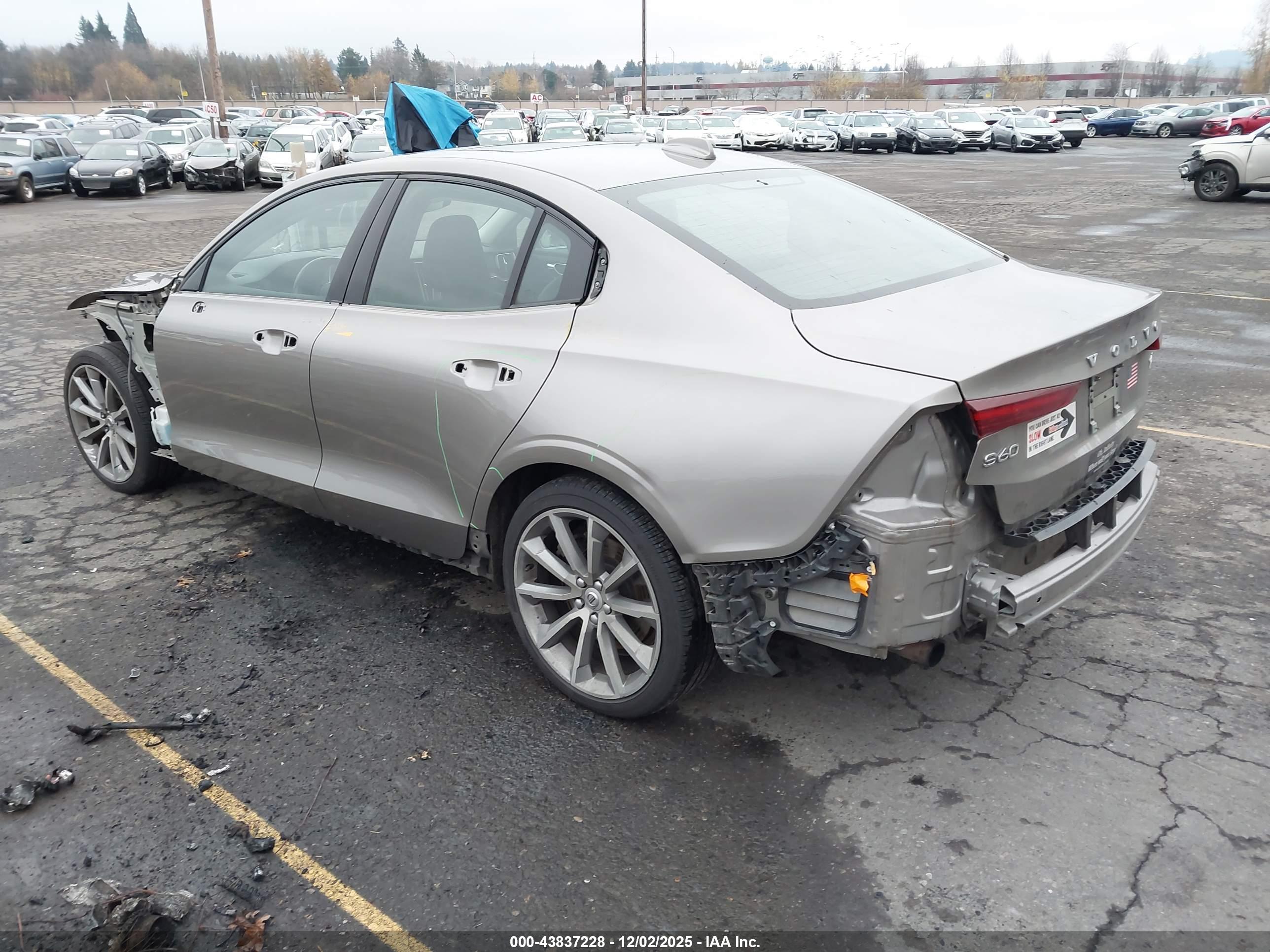 VOLVO S60 image 3