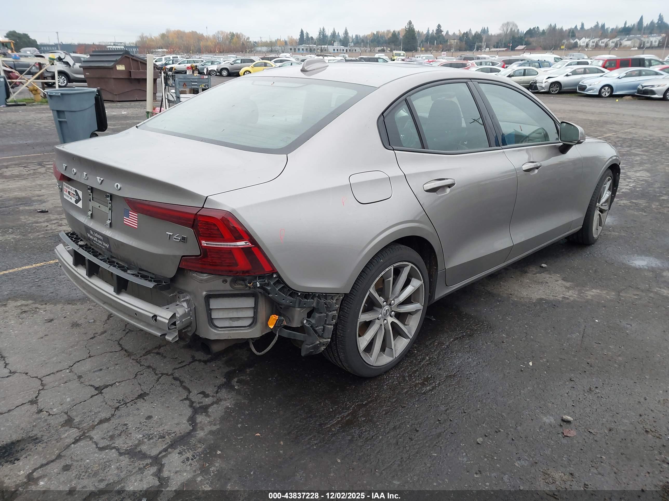 VOLVO S60 image 4