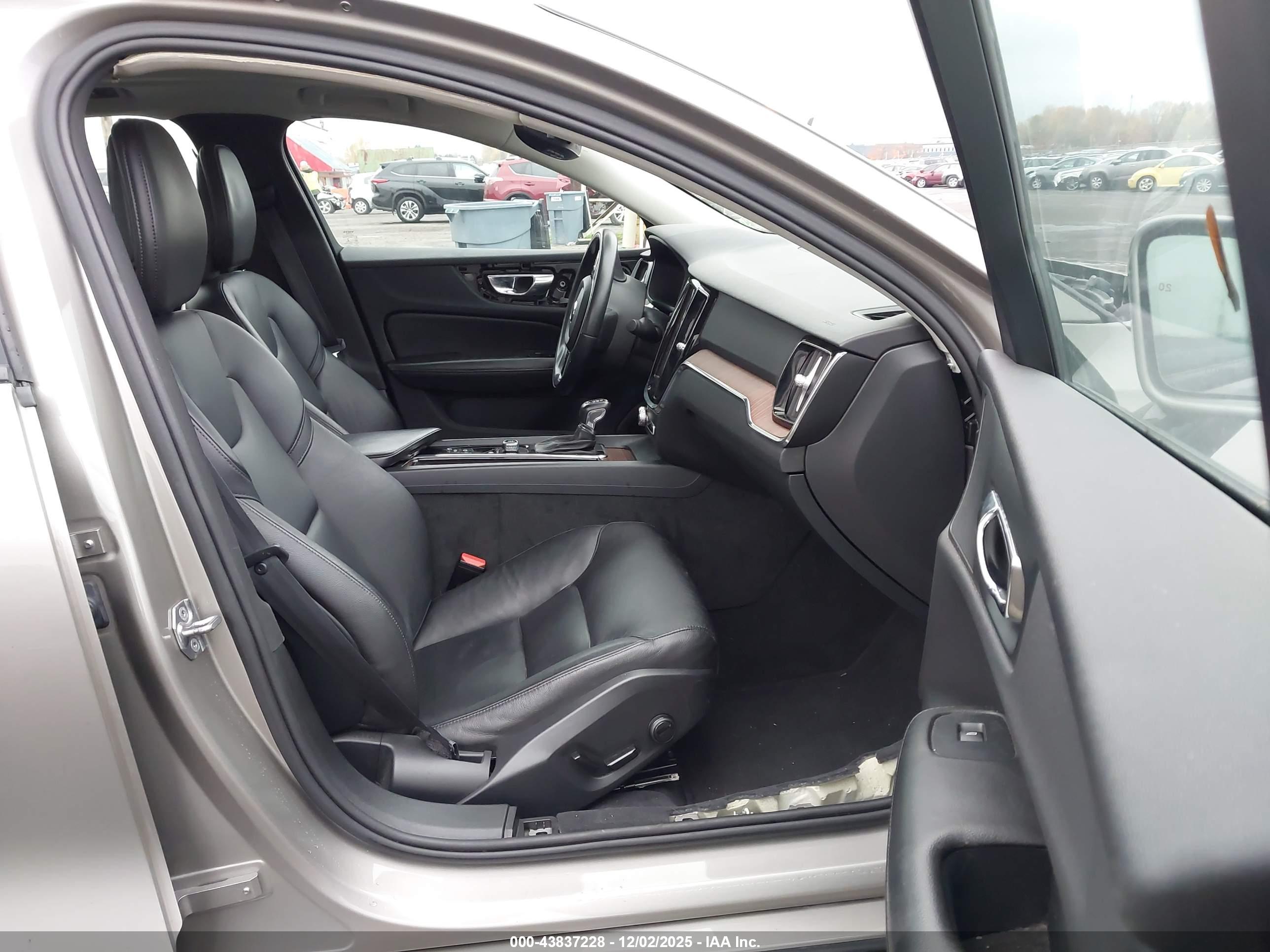 VOLVO S60 image 5