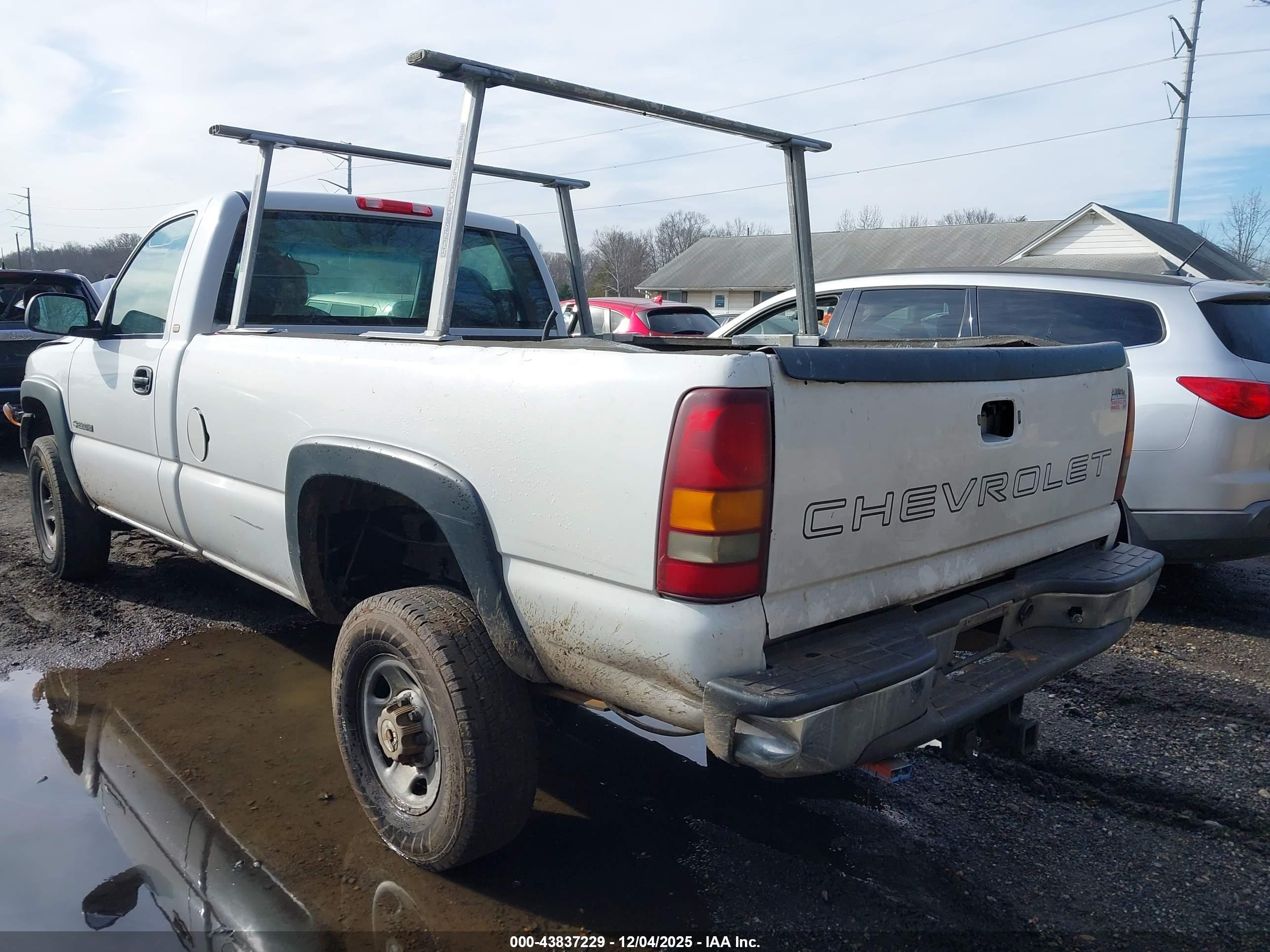 CHEVROLET SILVERADO image 3