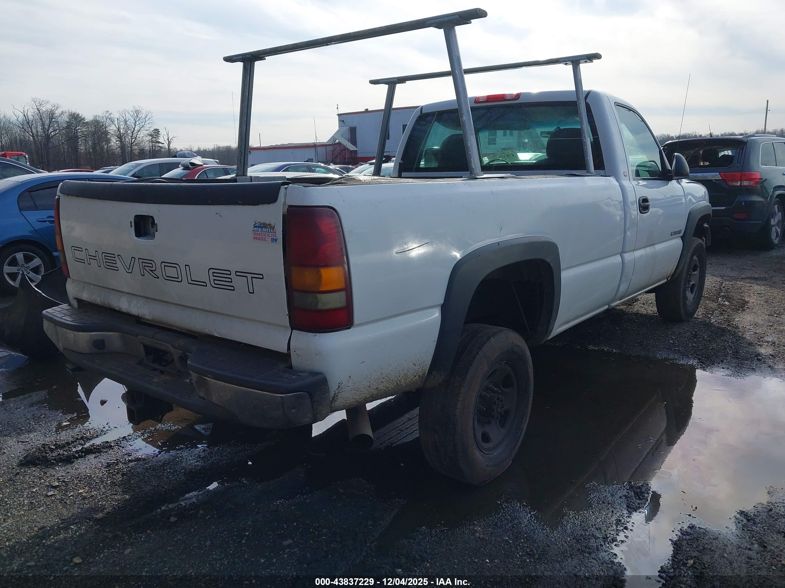 CHEVROLET SILVERADO image 4