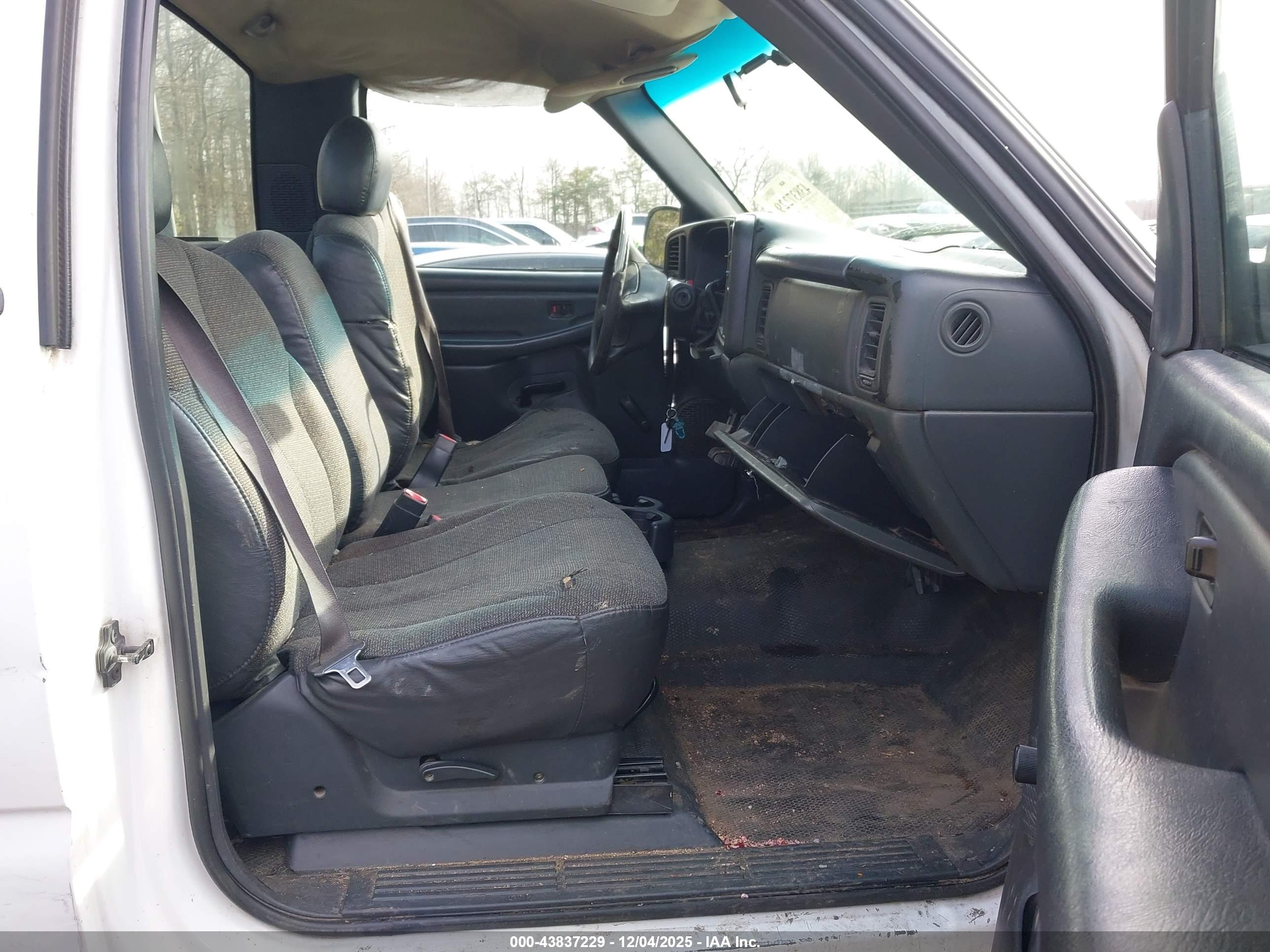 CHEVROLET SILVERADO image 5