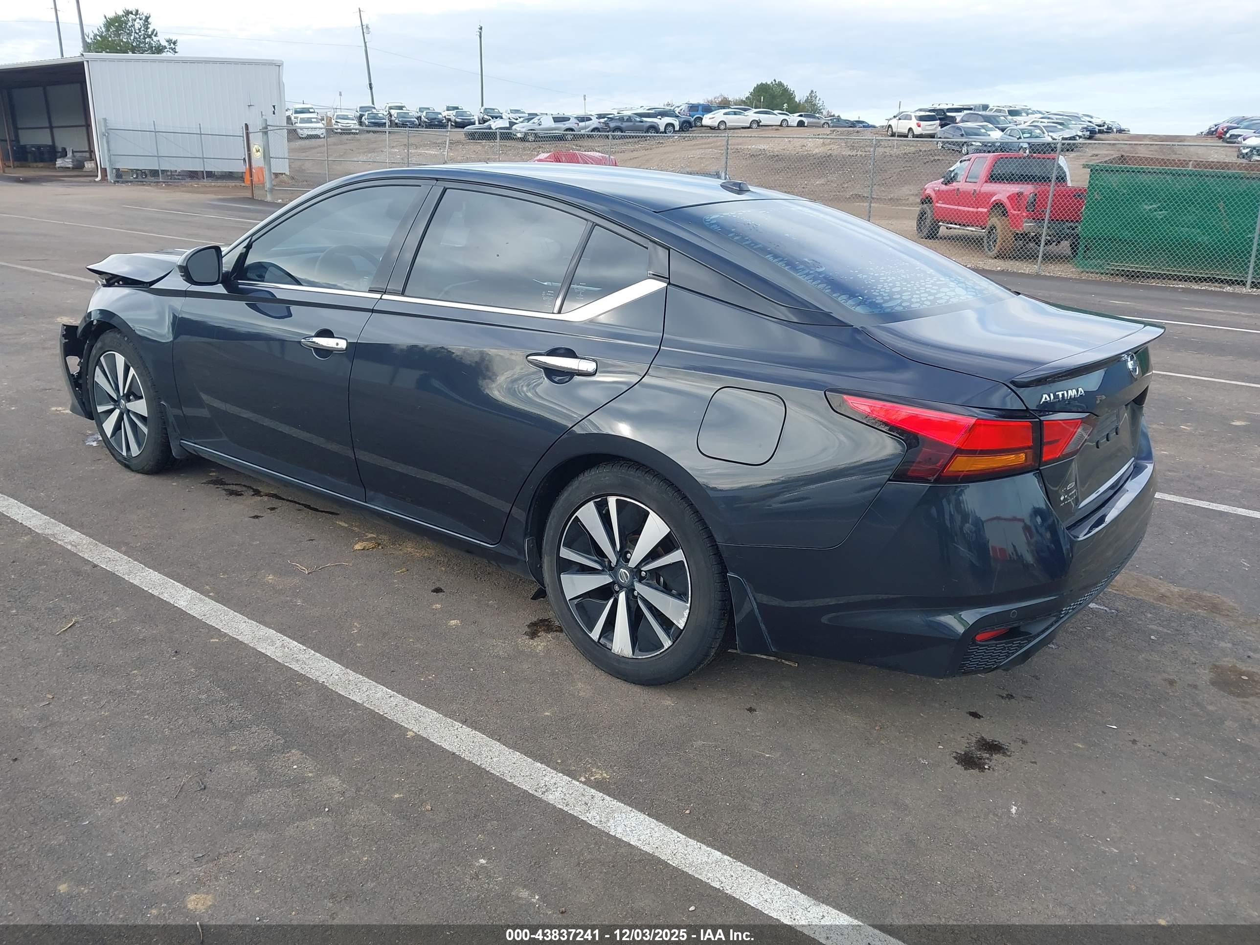 NISSAN ALTIMA image 3