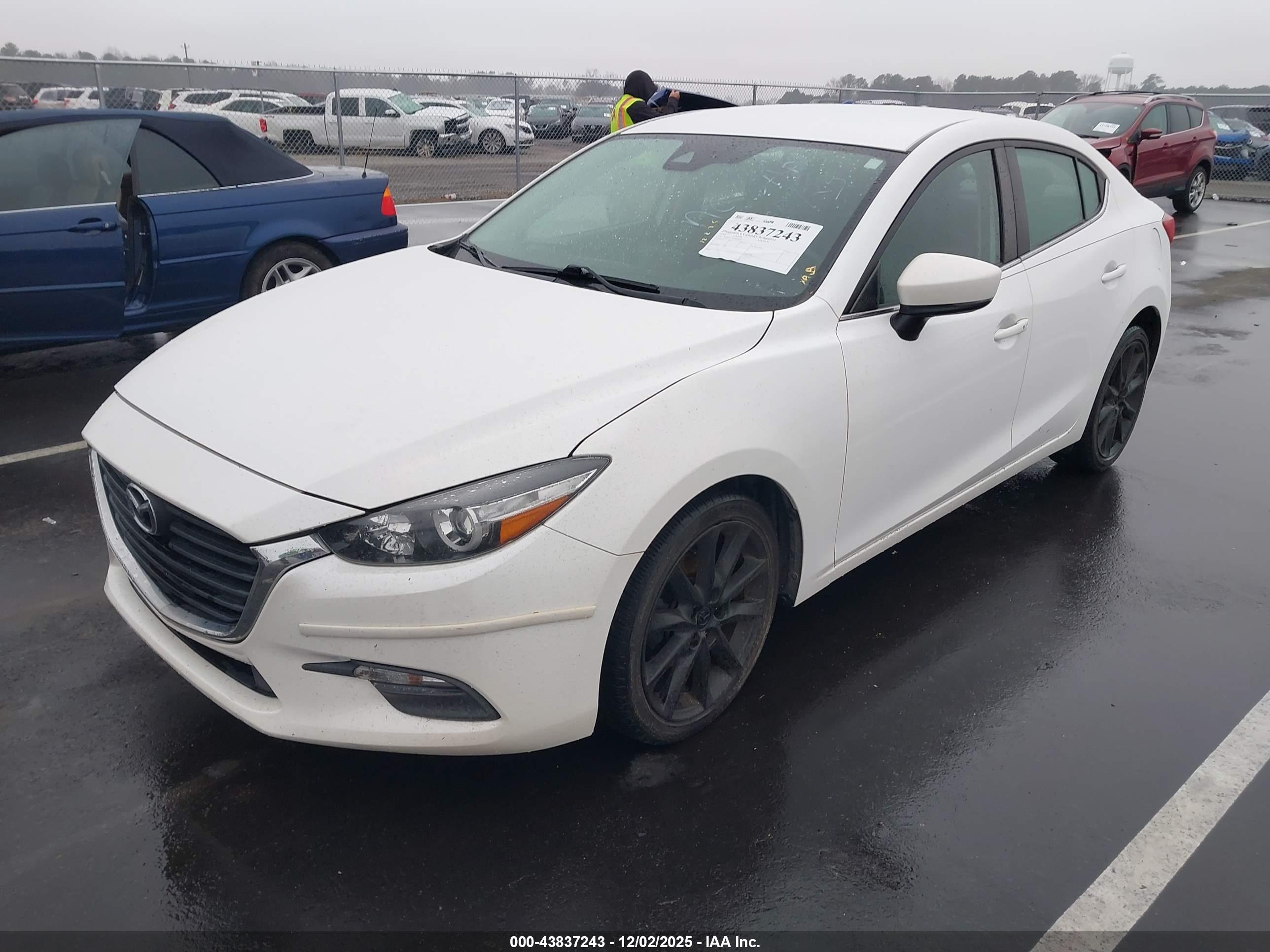 MAZDA MAZDA3 image 2