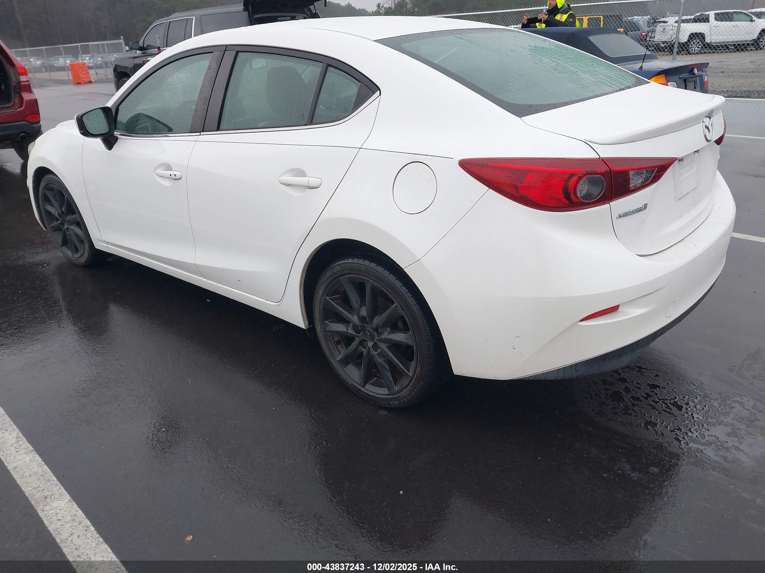 MAZDA MAZDA3 image 3