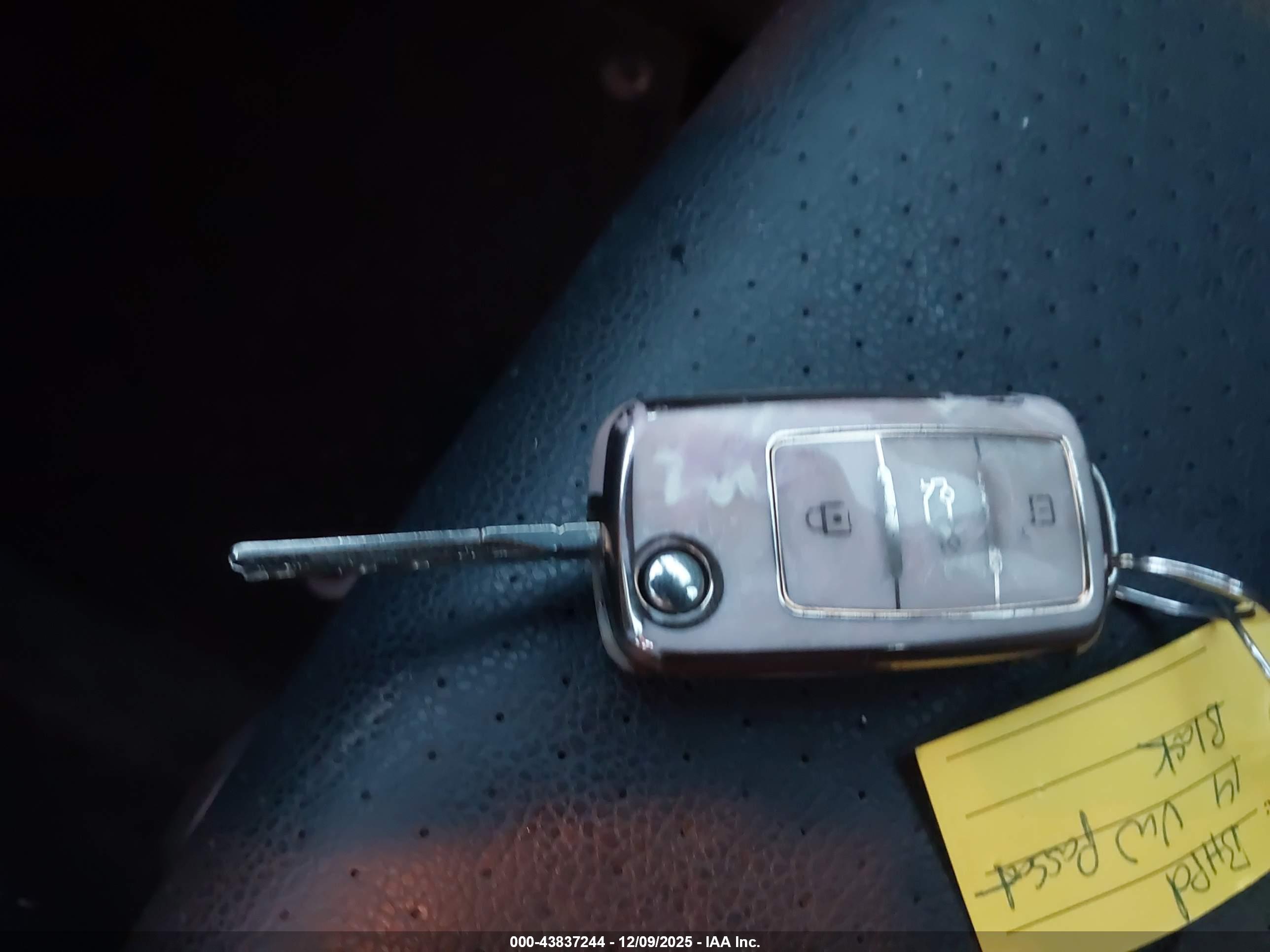 VOLKSWAGEN PASSAT image 11