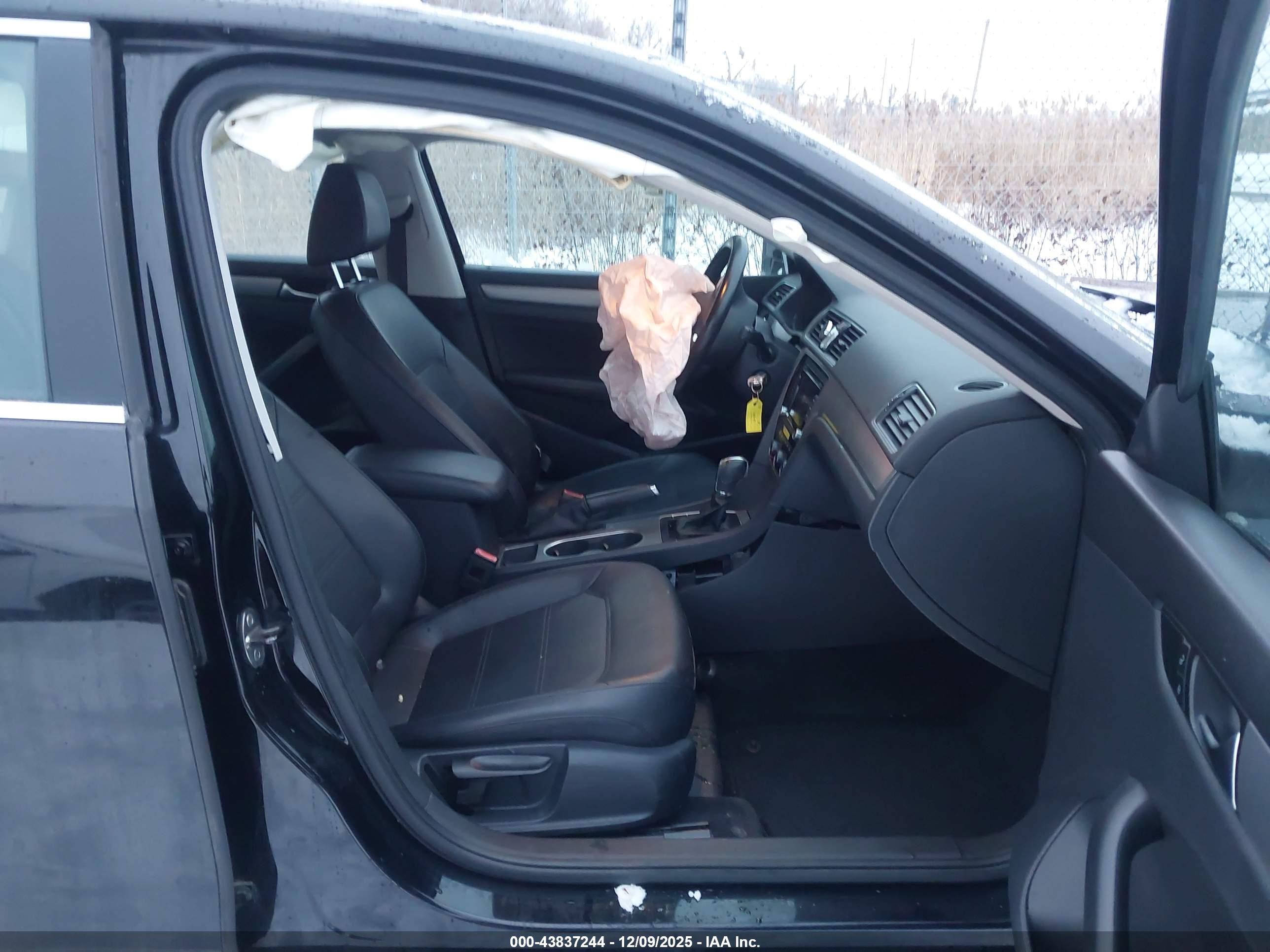 VOLKSWAGEN PASSAT image 5