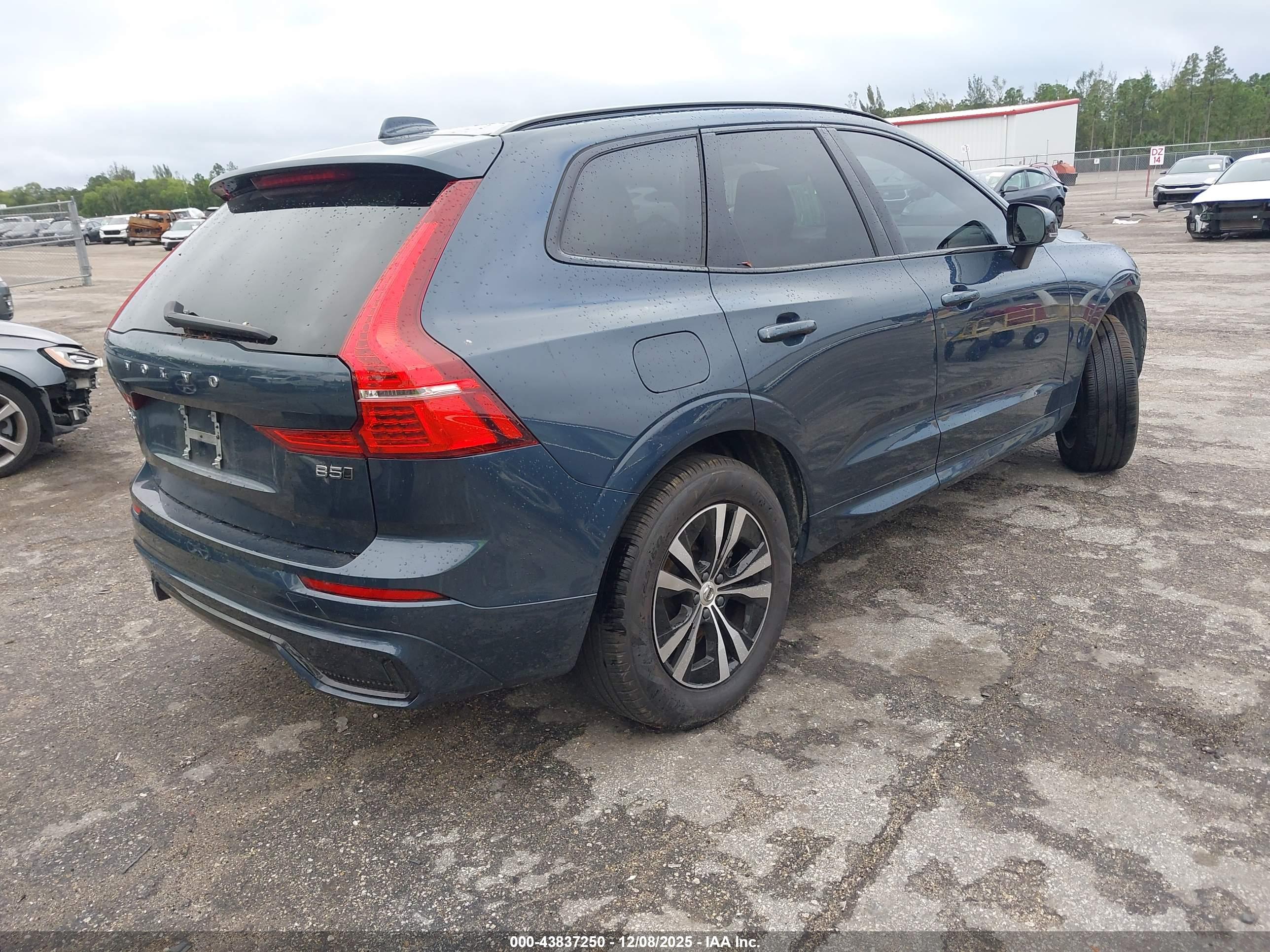 VOLVO XC60 image 4