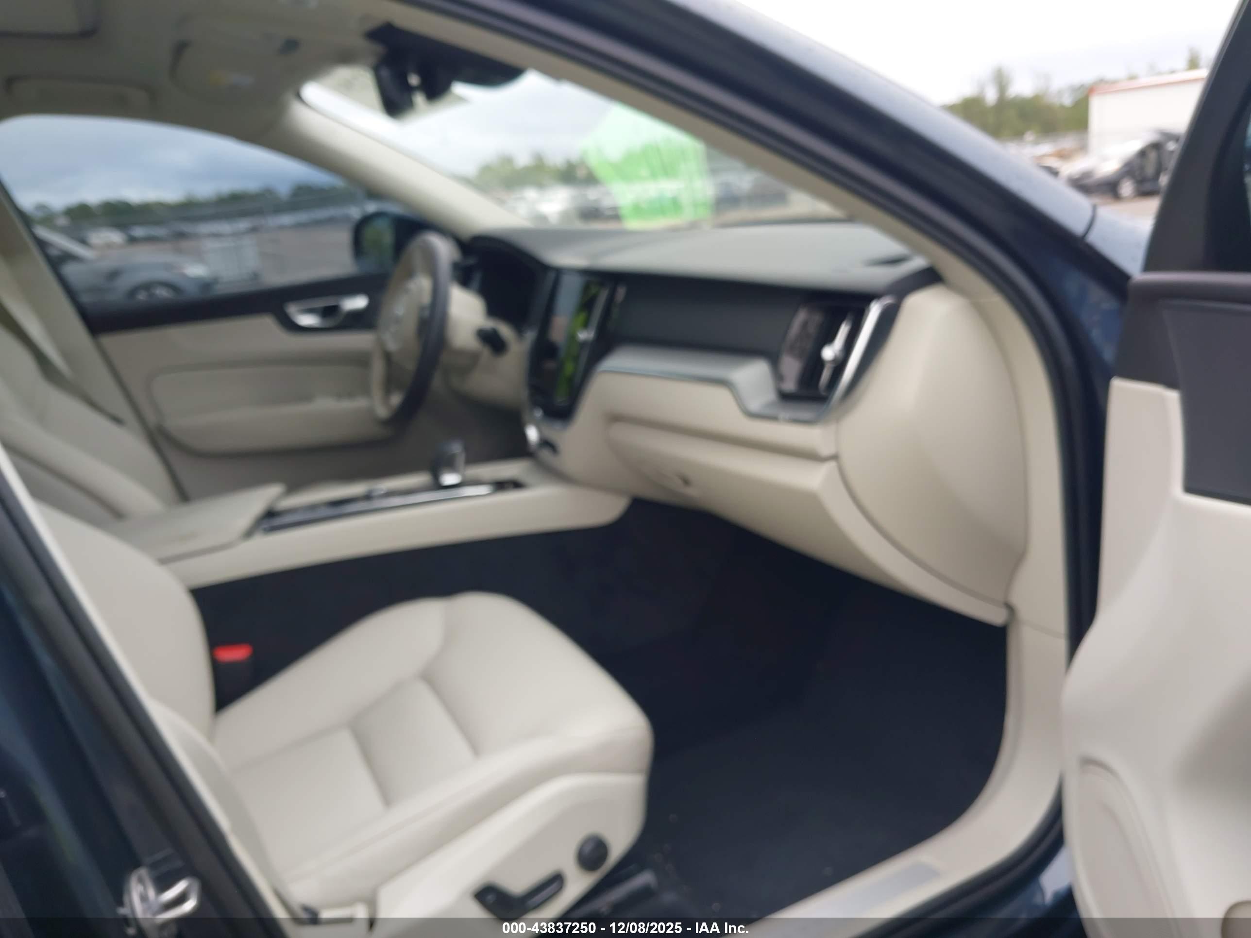 VOLVO XC60 image 5
