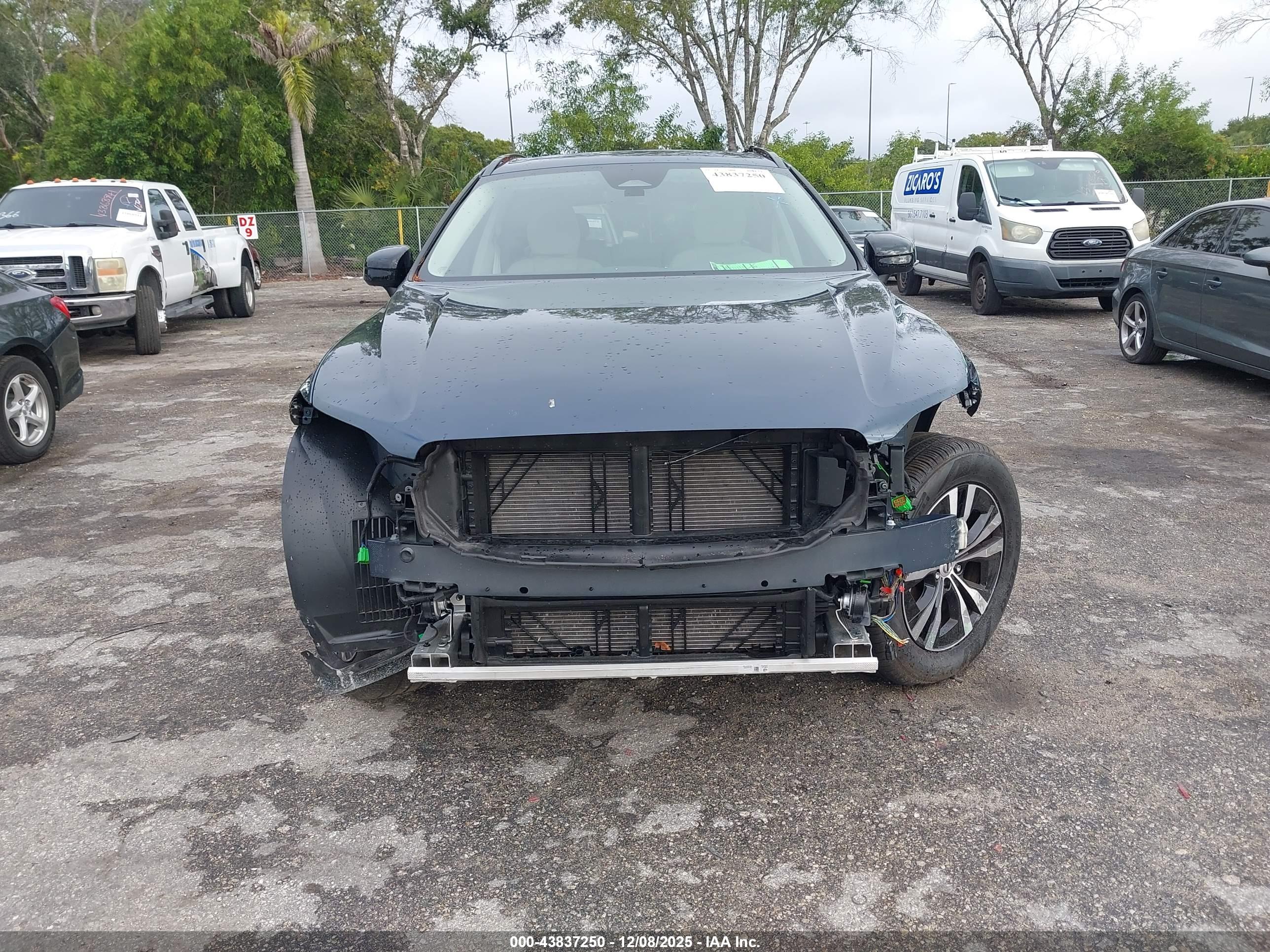 VOLVO XC60 image 6