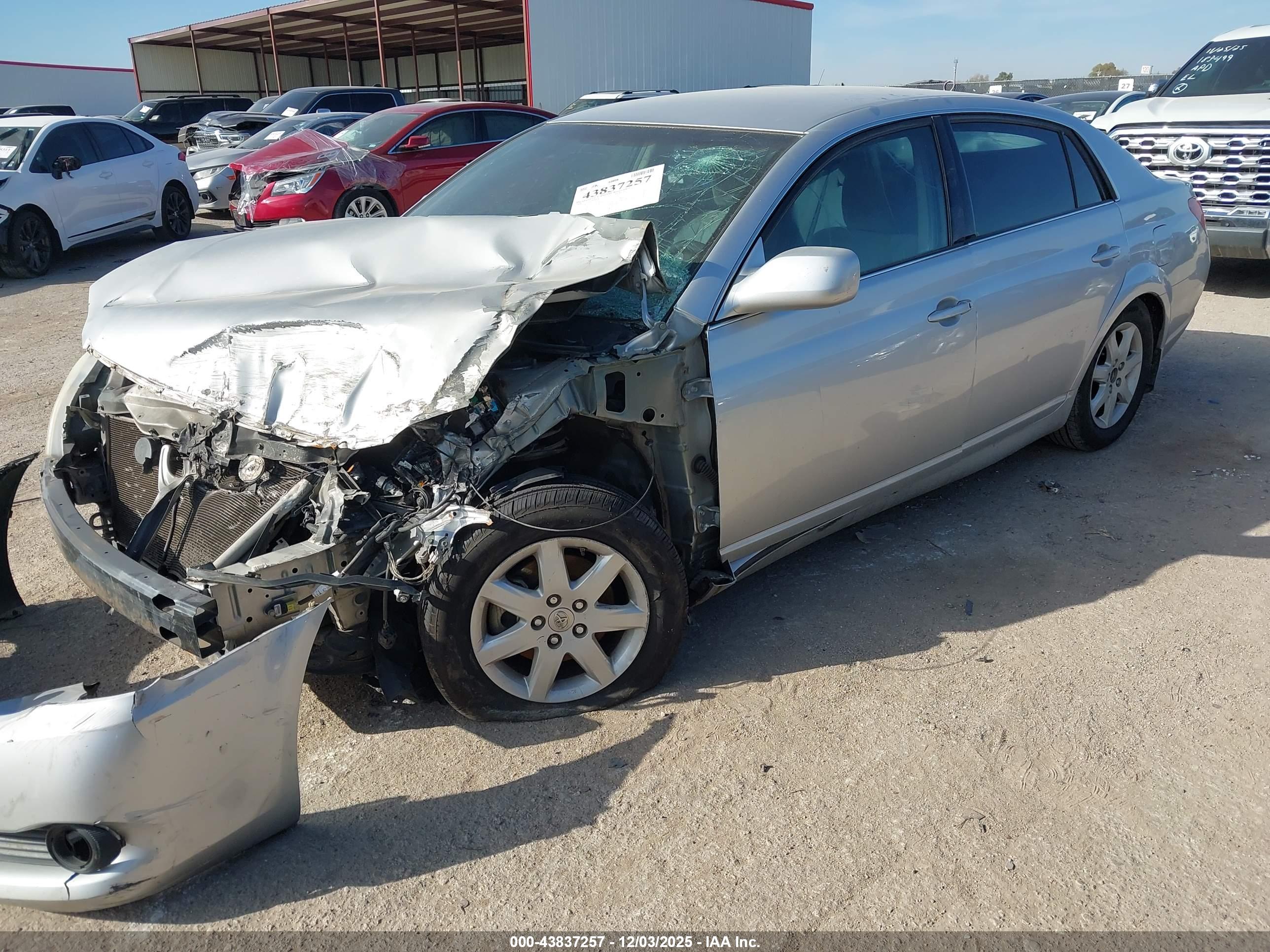 TOYOTA AVALON image 2