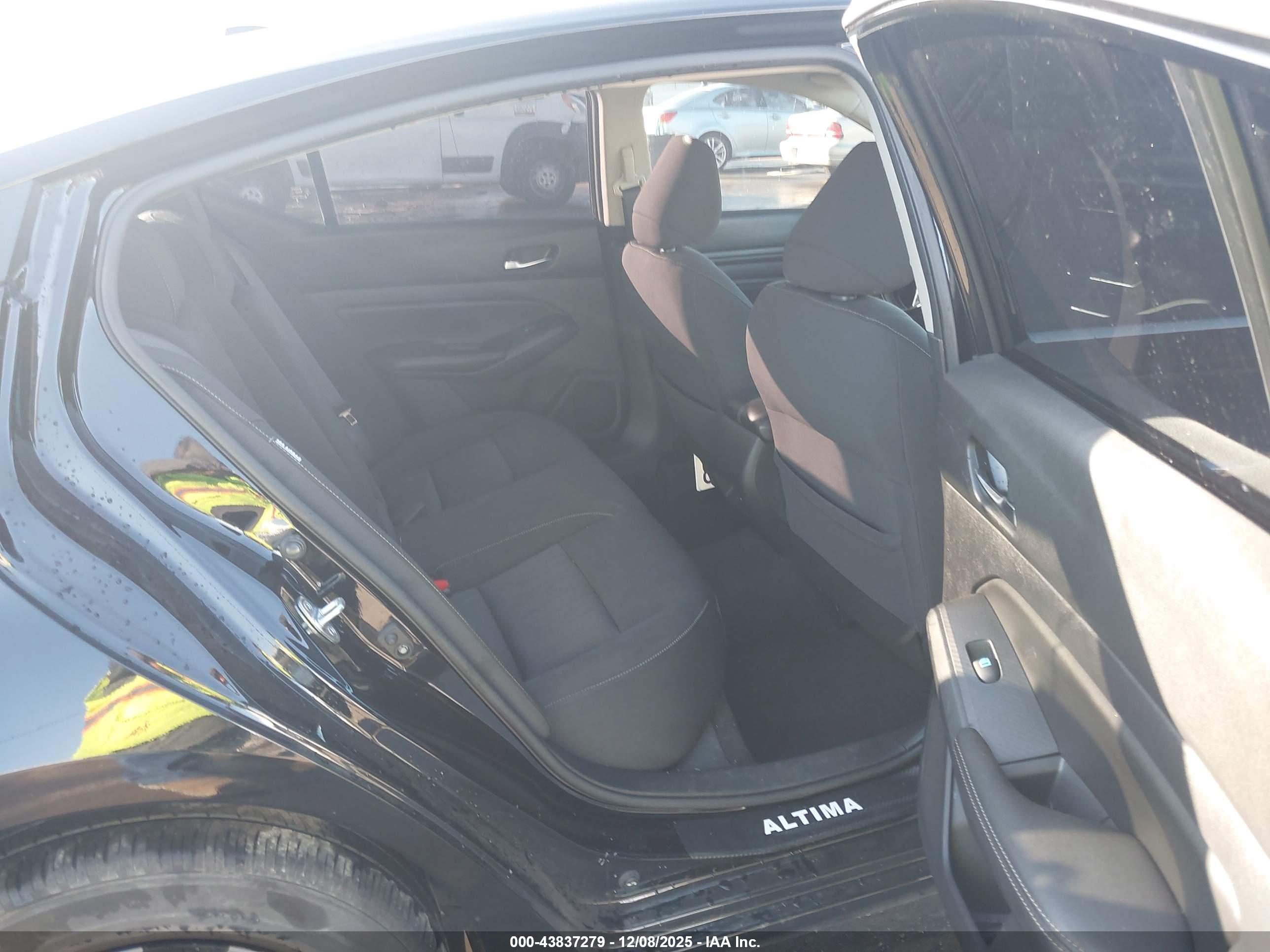 NISSAN ALTIMA image 8
