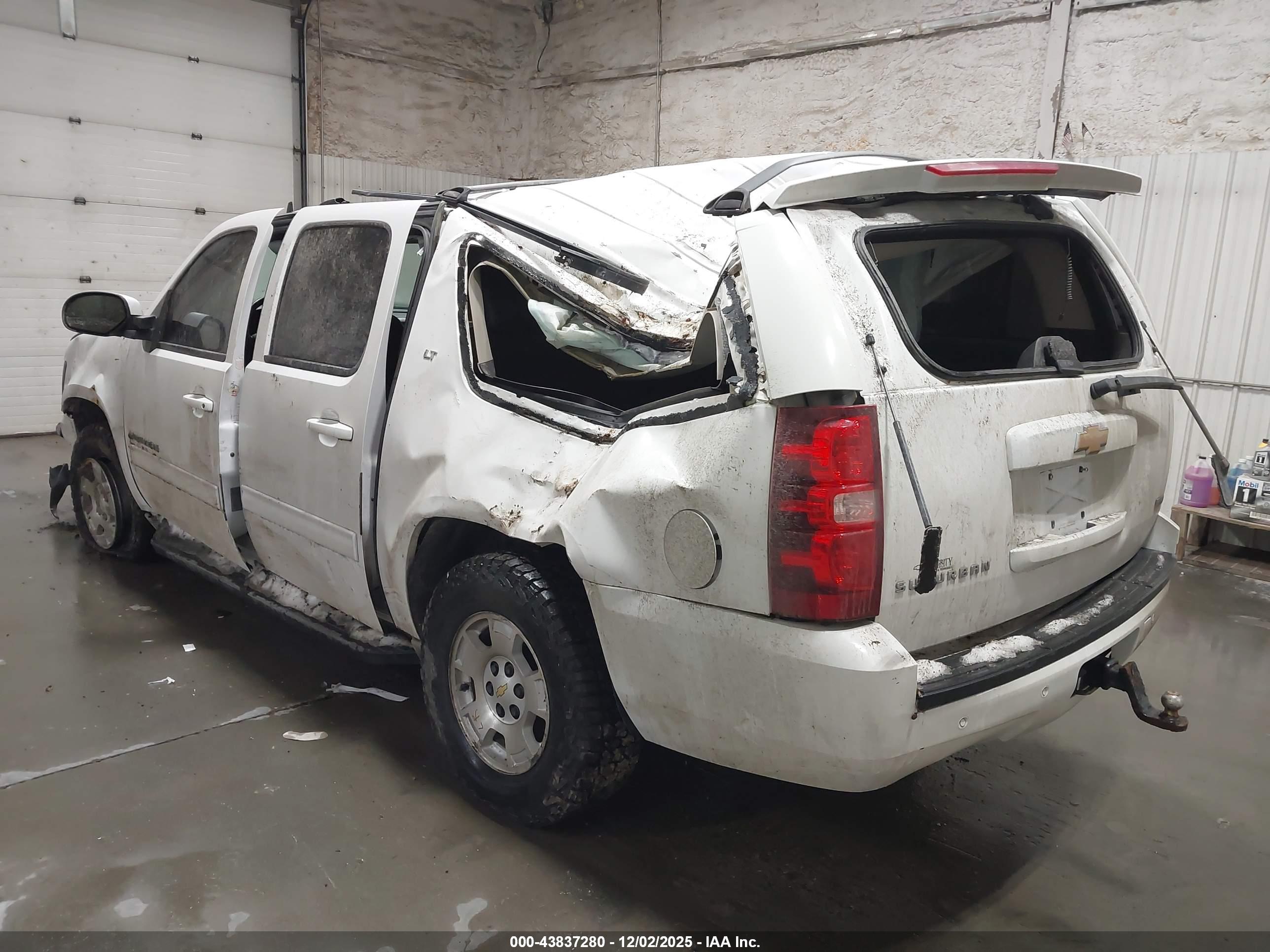 CHEVROLET SUBURBAN image 3