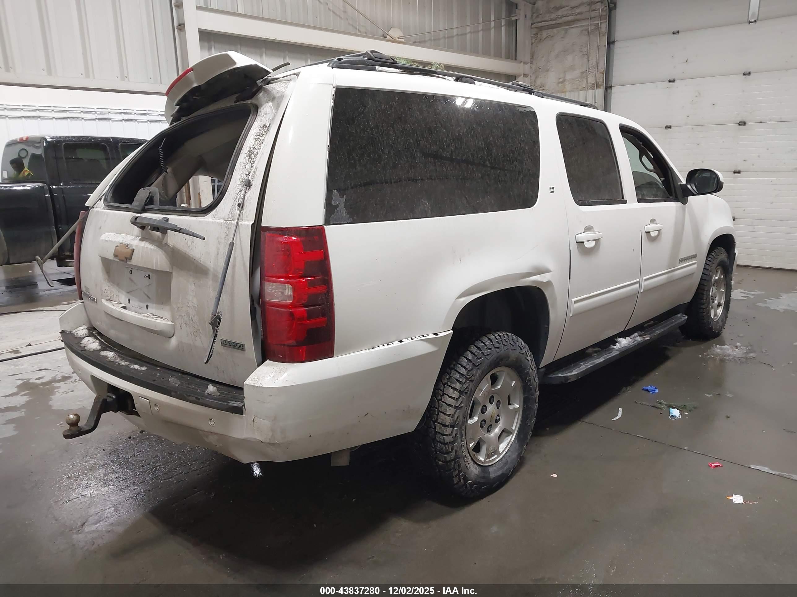 CHEVROLET SUBURBAN image 4