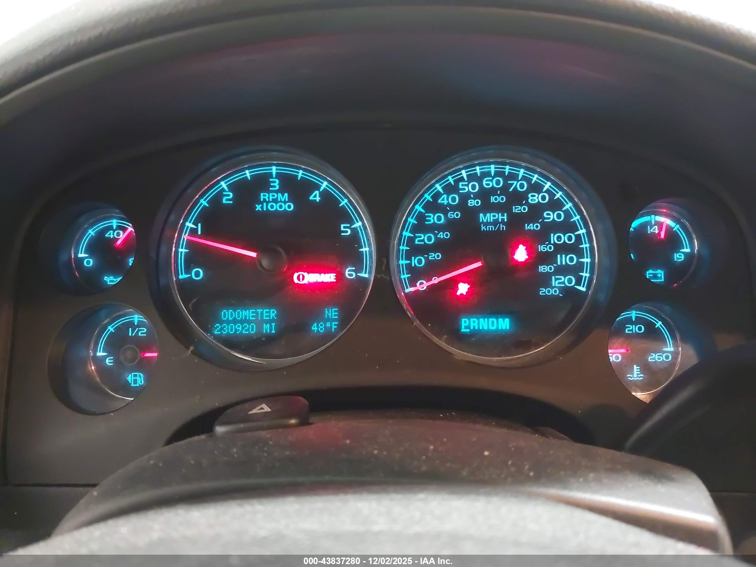 CHEVROLET SUBURBAN image 7