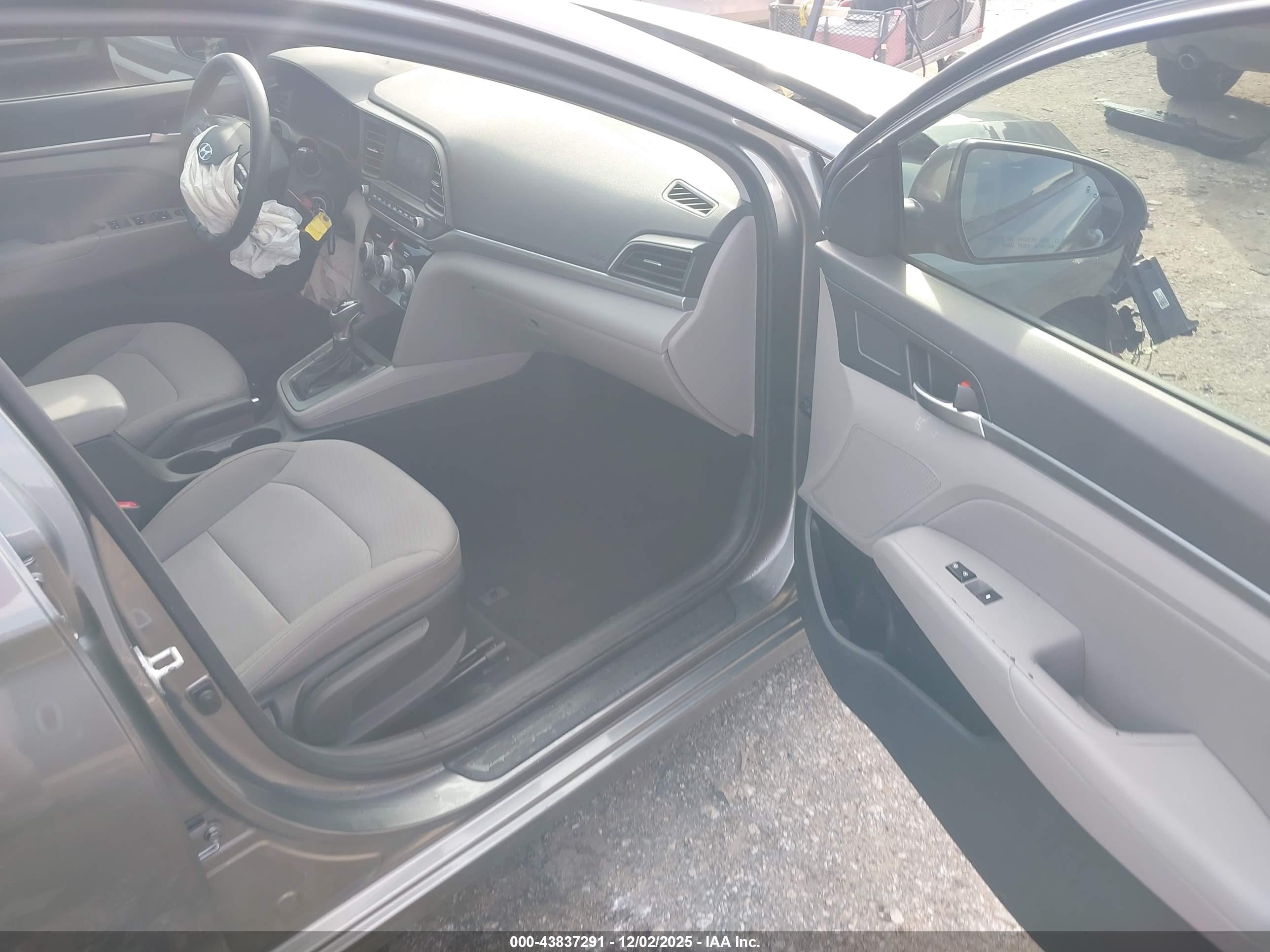 HYUNDAI ELANTRA image 5