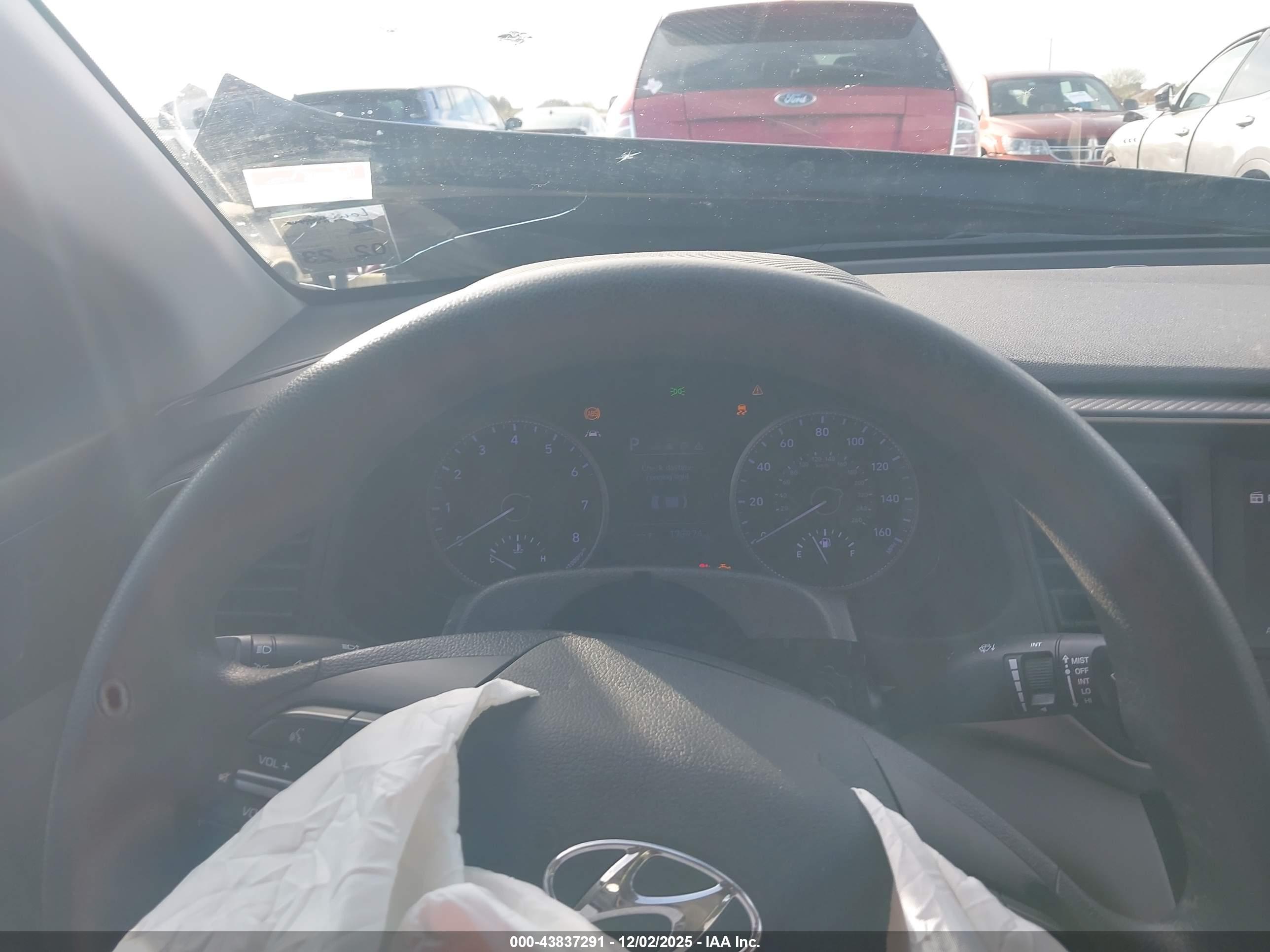 HYUNDAI ELANTRA image 7