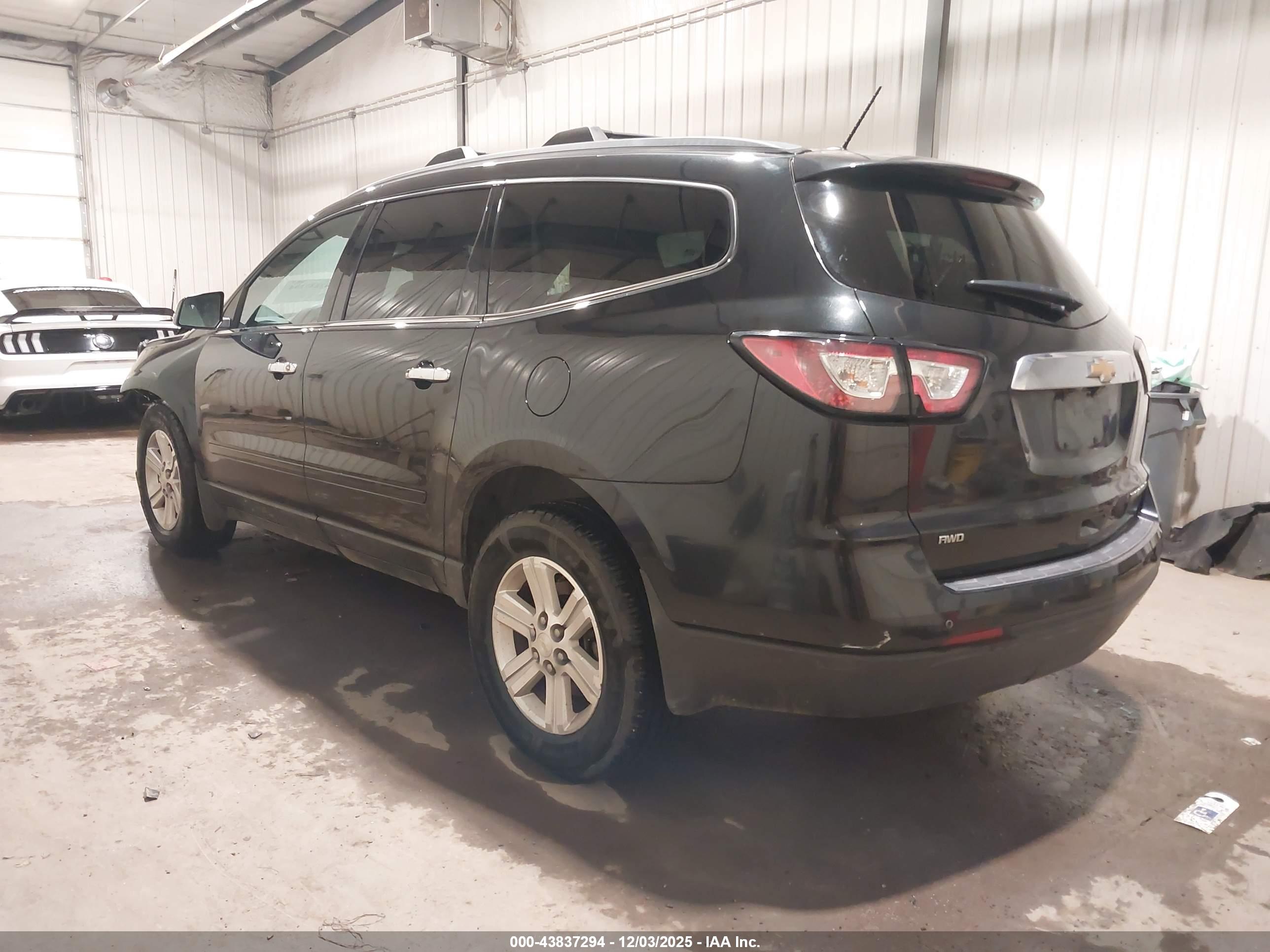 CHEVROLET TRAVERSE image 3
