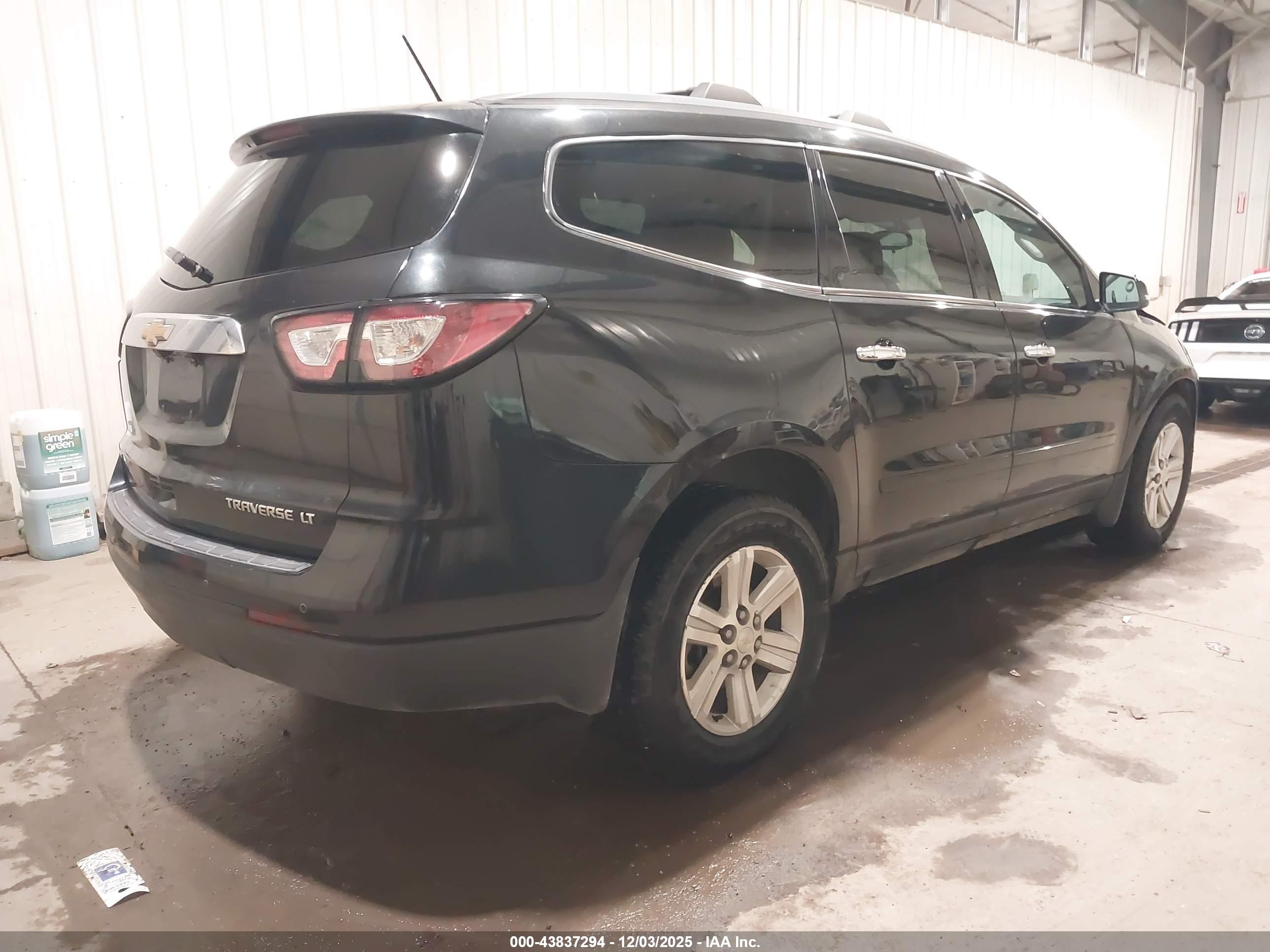 CHEVROLET TRAVERSE image 4