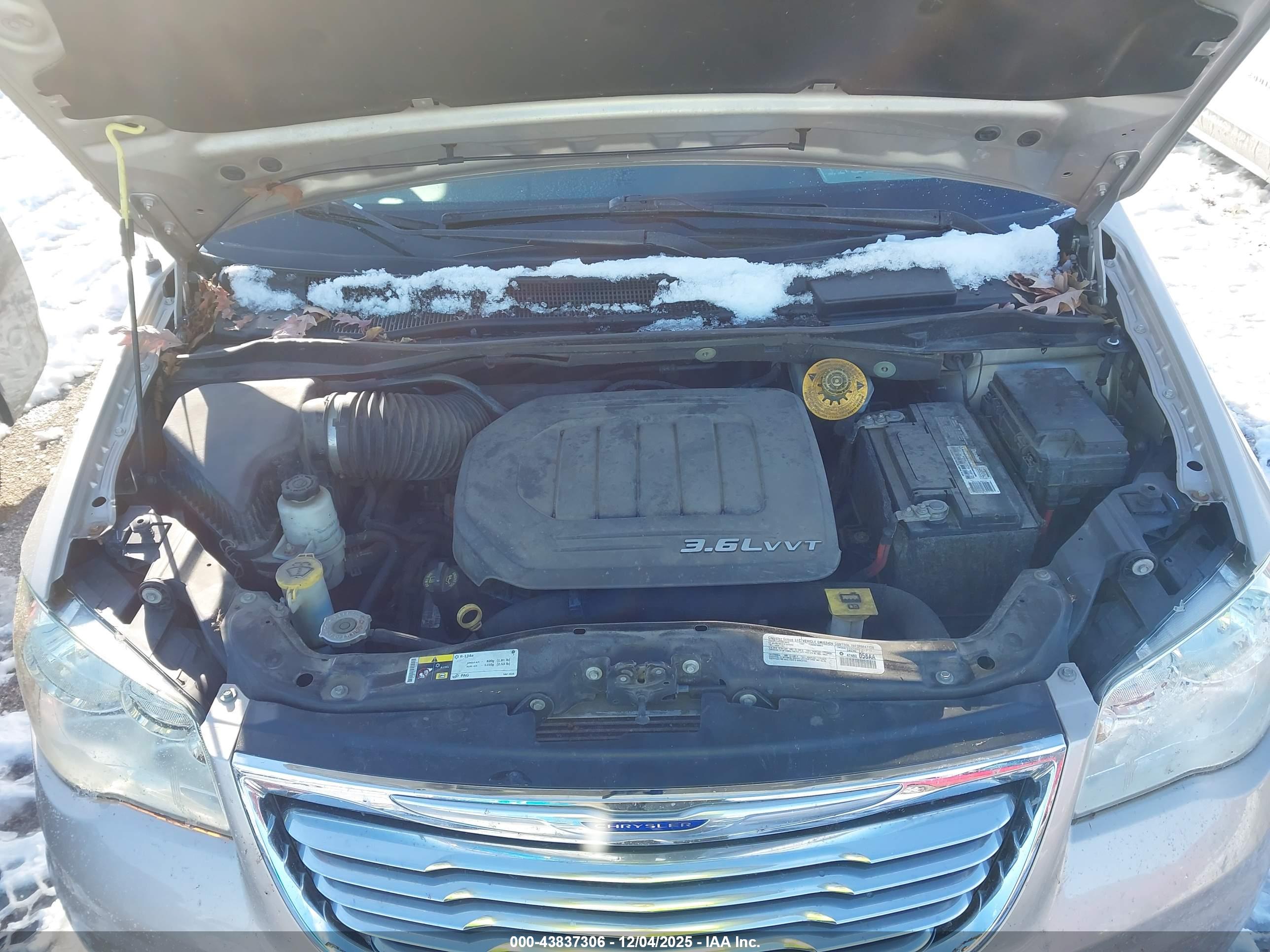 CHRYSLER TOWN image 10