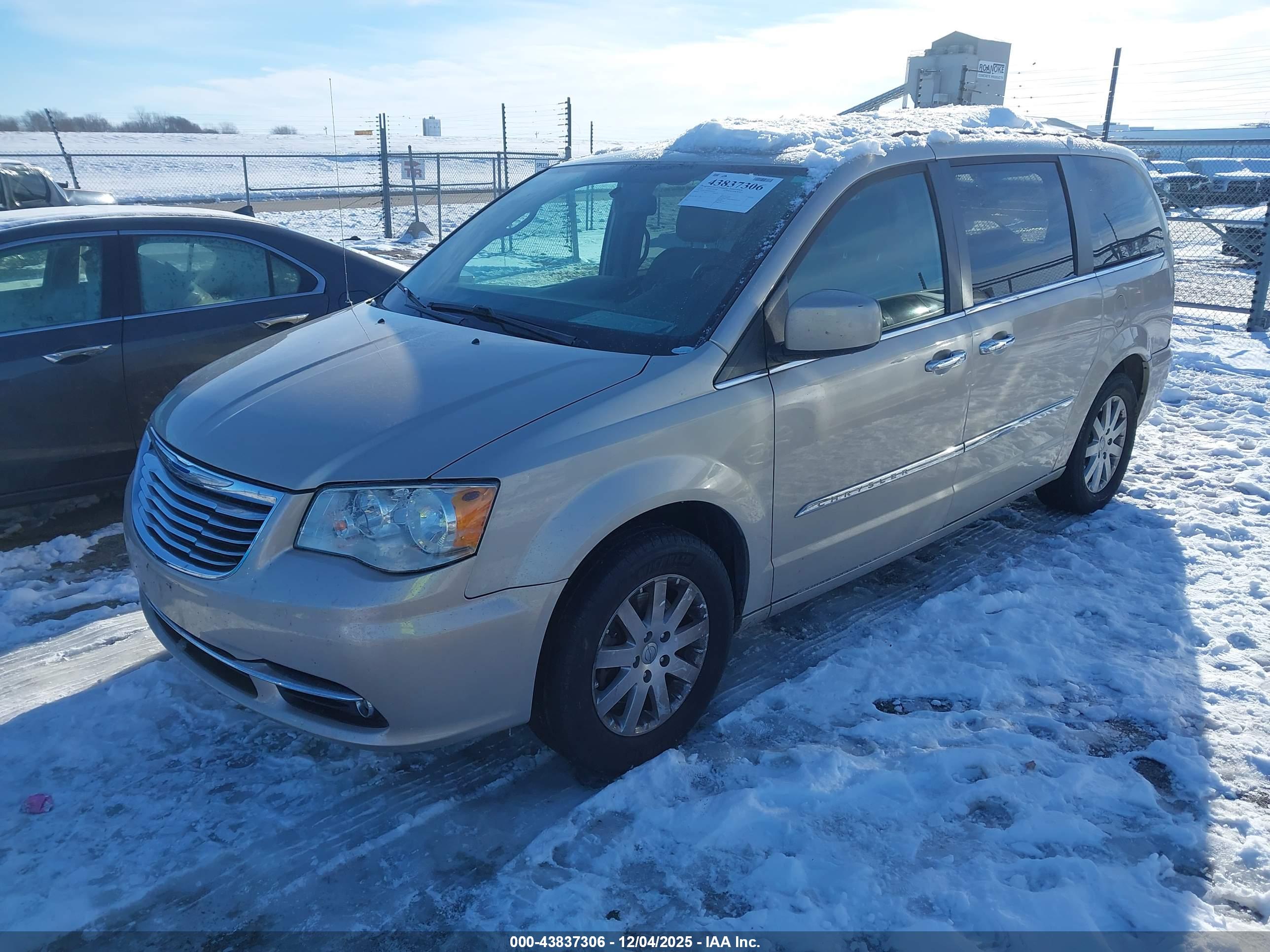 CHRYSLER TOWN image 2