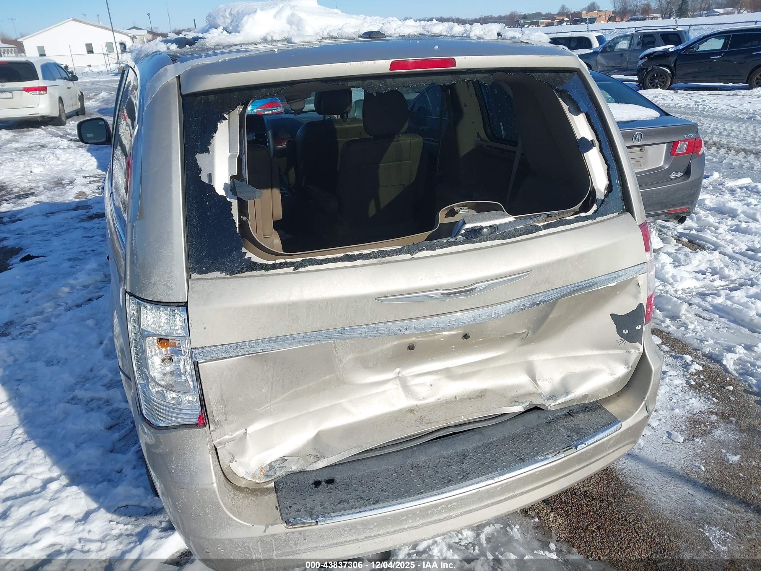 CHRYSLER TOWN image 6