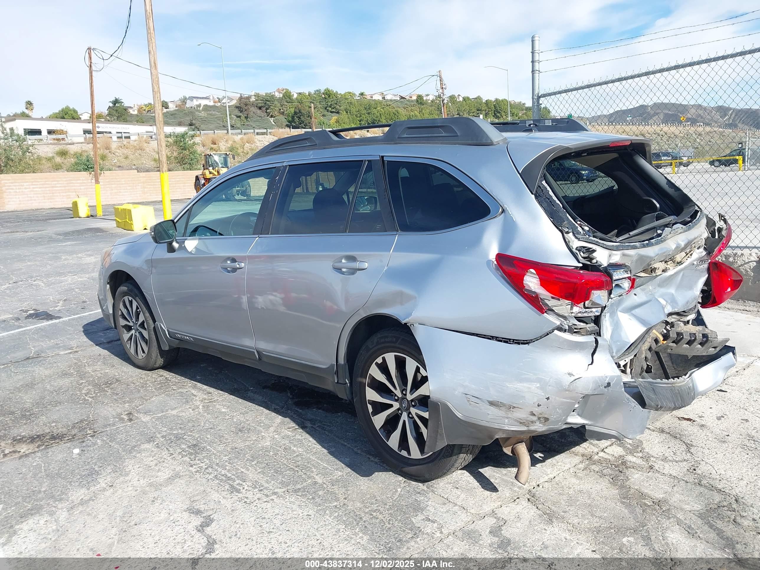 SUBARU OUTBACK image 3