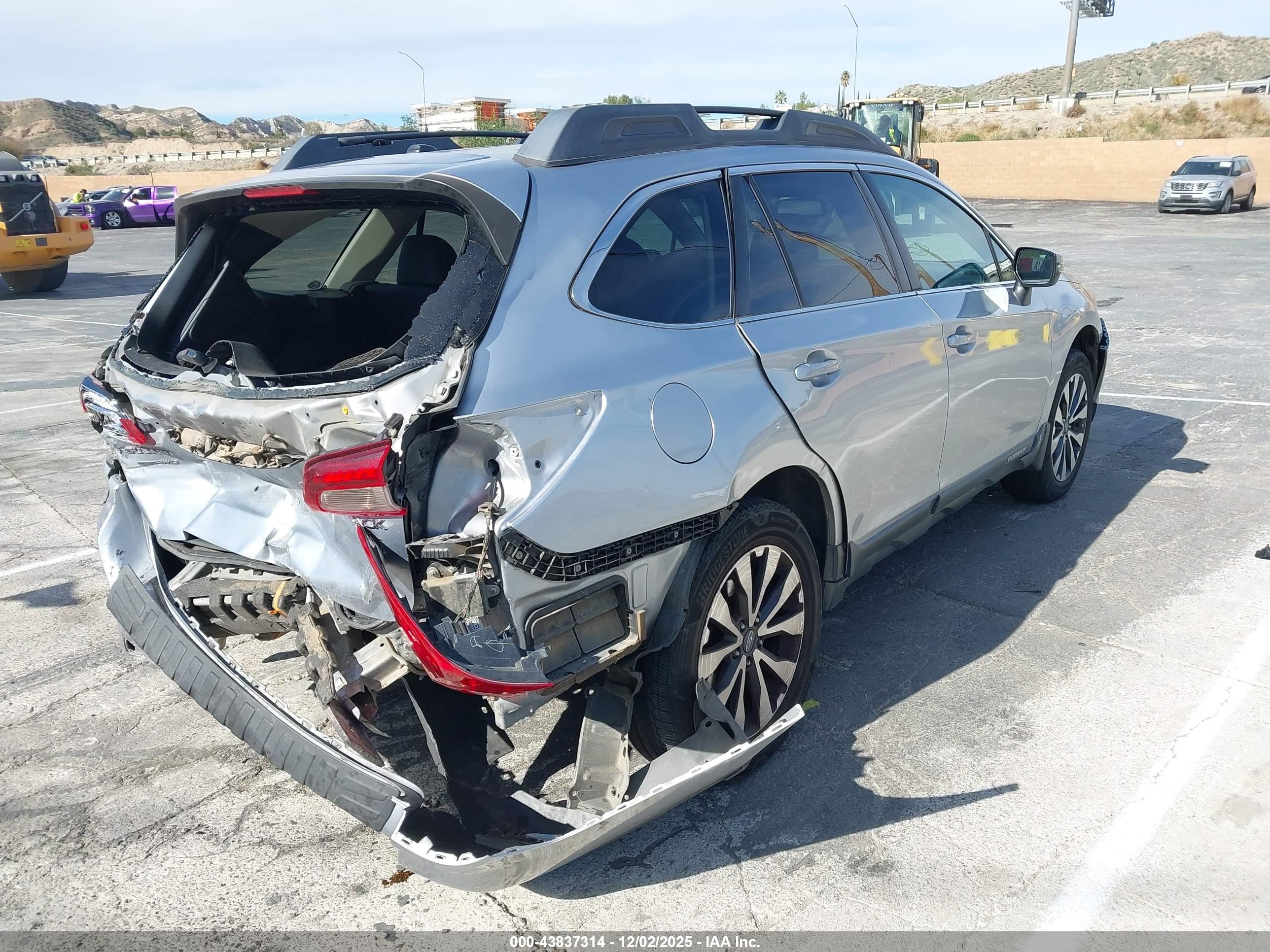SUBARU OUTBACK image 4