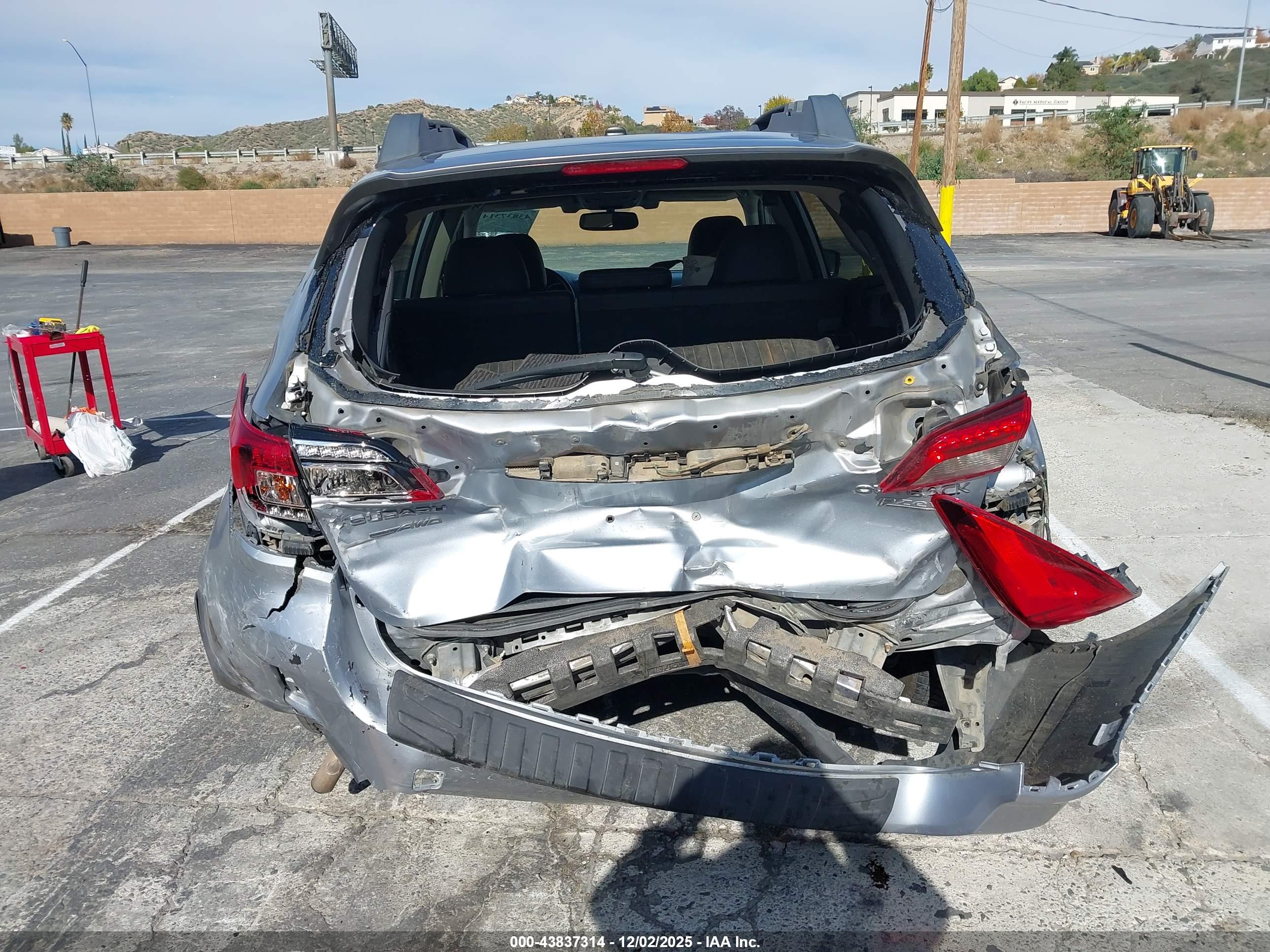 SUBARU OUTBACK image 6