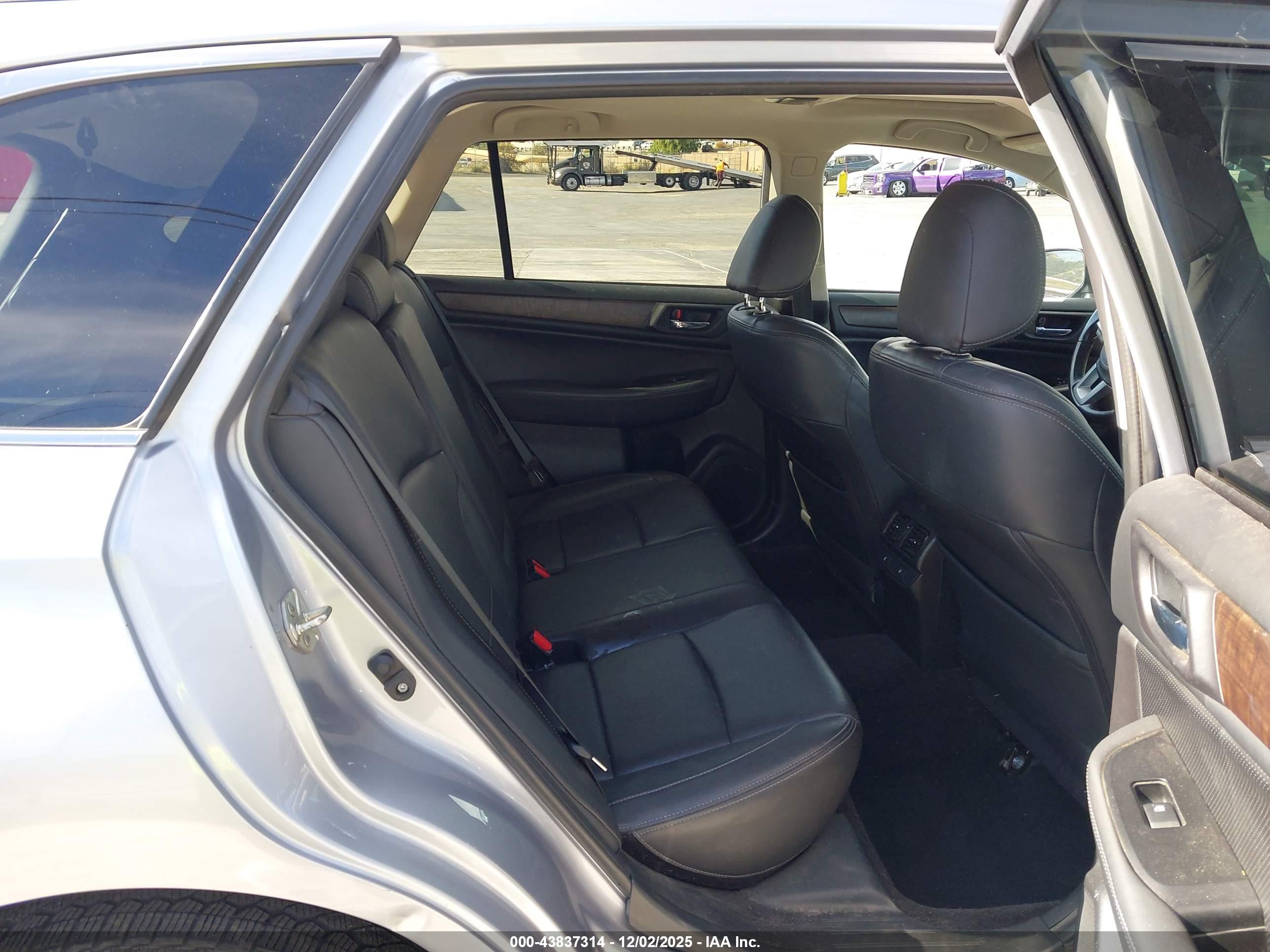 SUBARU OUTBACK image 8