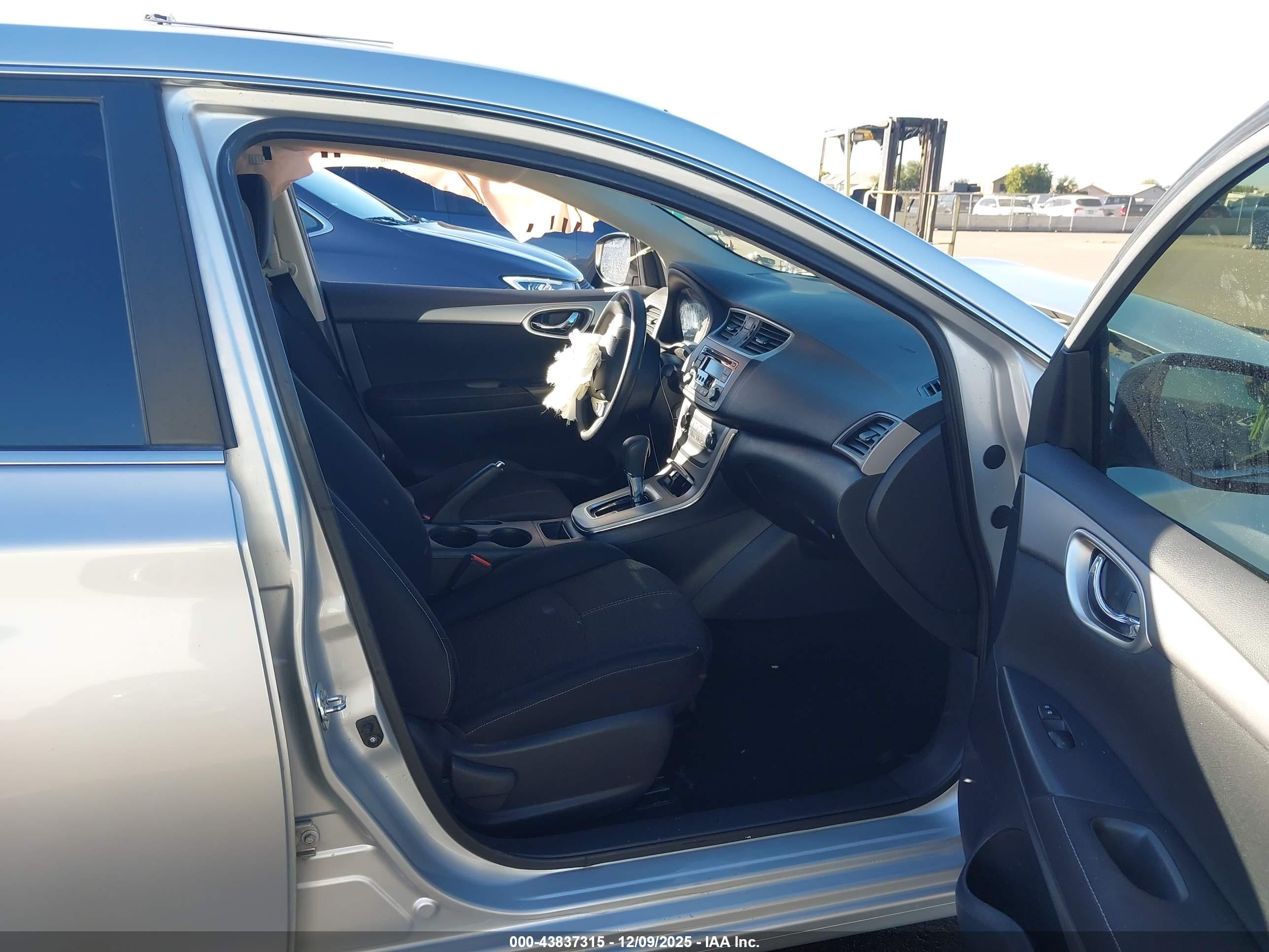 NISSAN SENTRA image 5