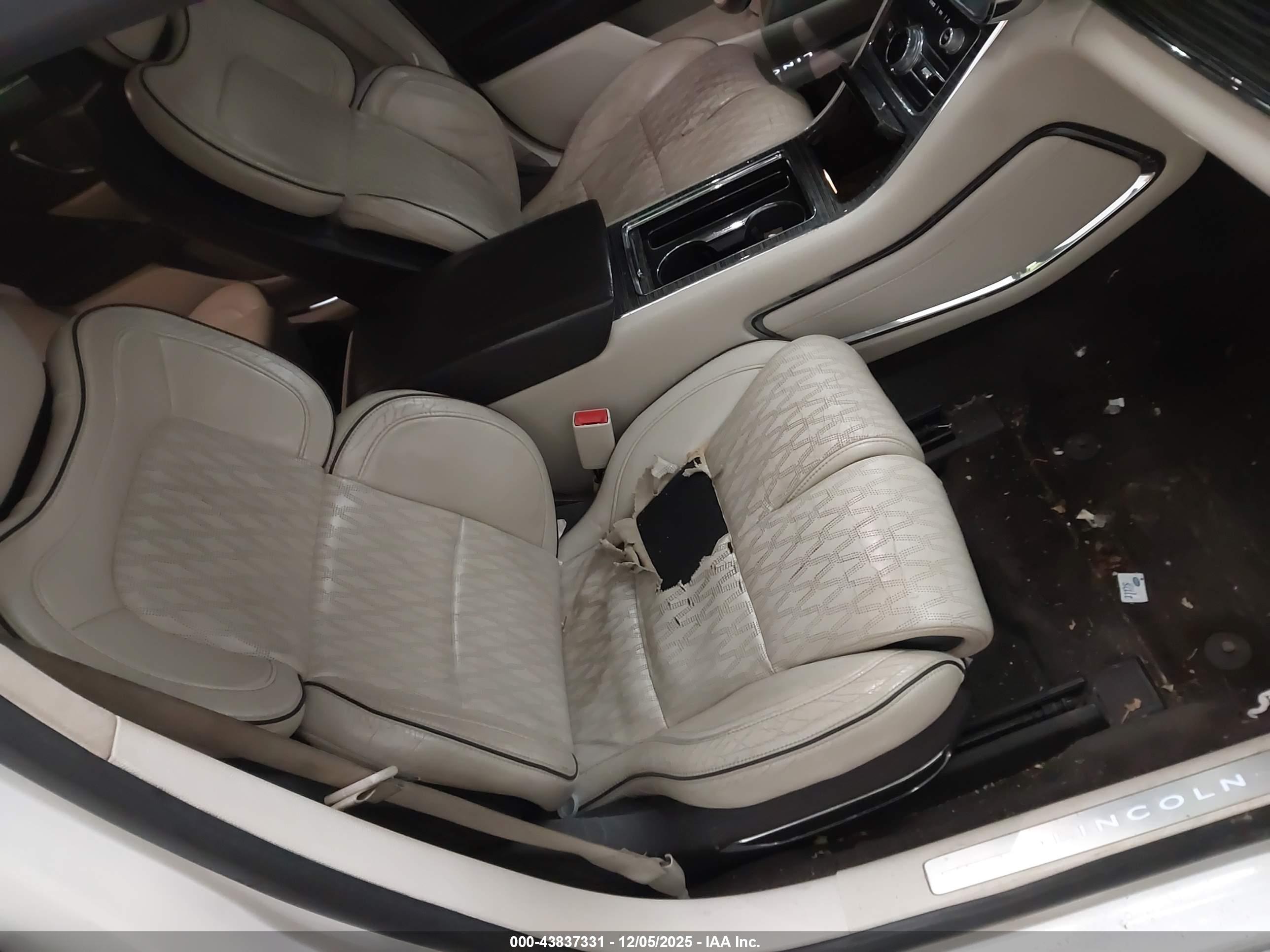 LINCOLN CONTINENTAL image 5