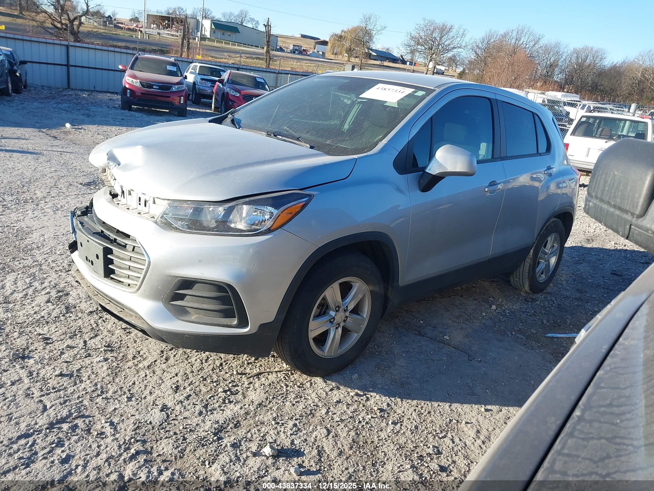 CHEVROLET TRAX image 2