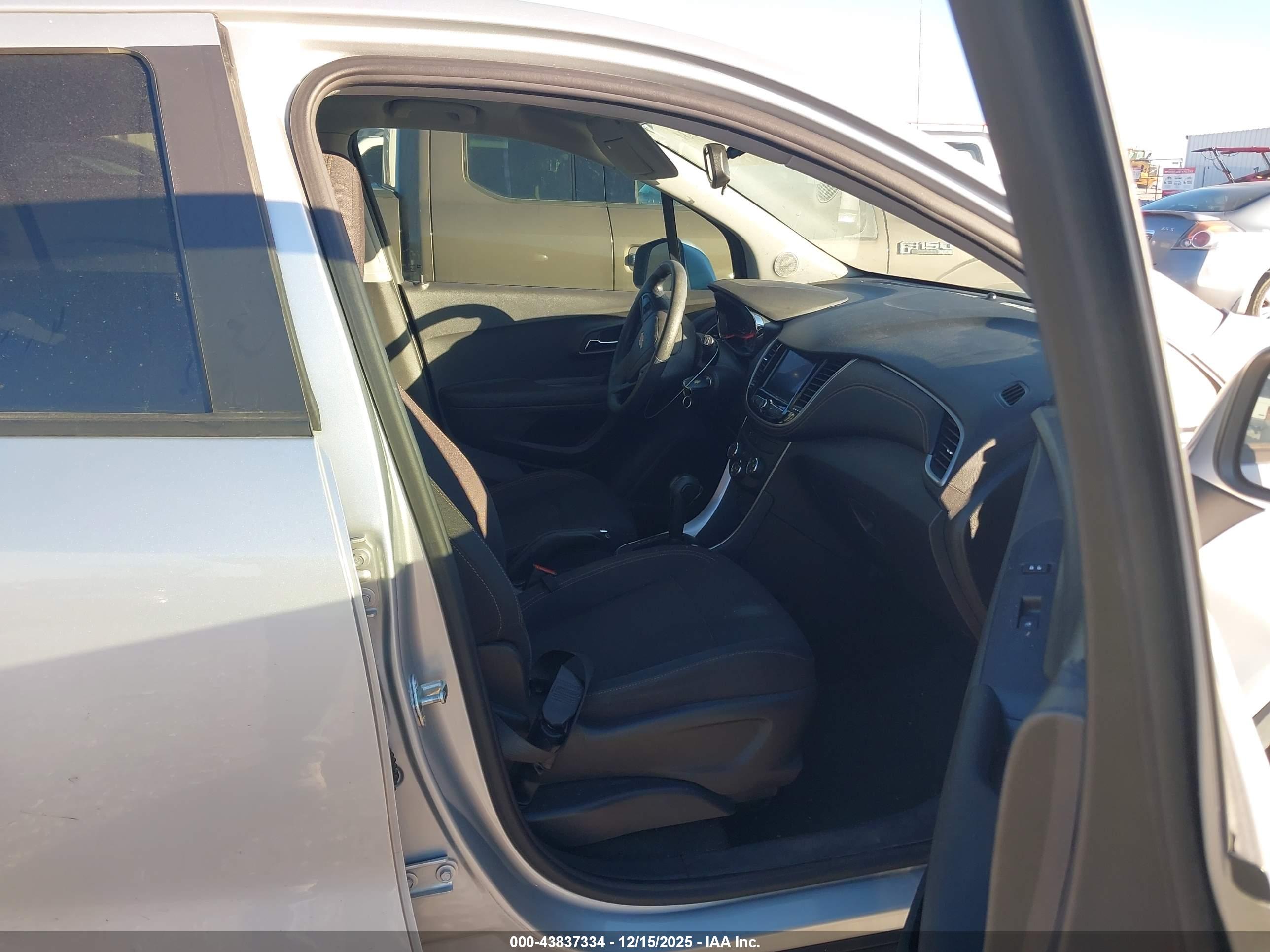CHEVROLET TRAX image 5