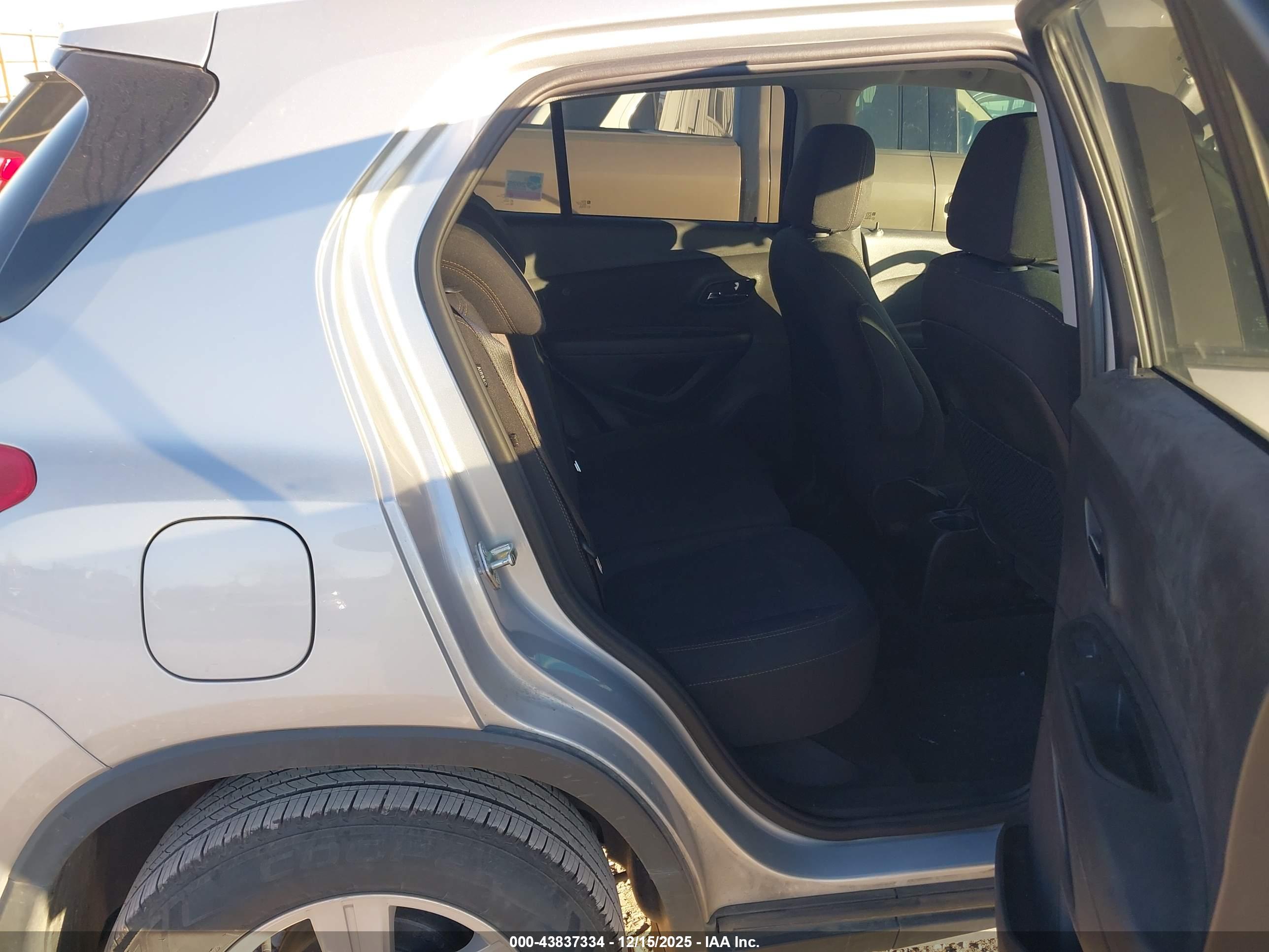 CHEVROLET TRAX image 8