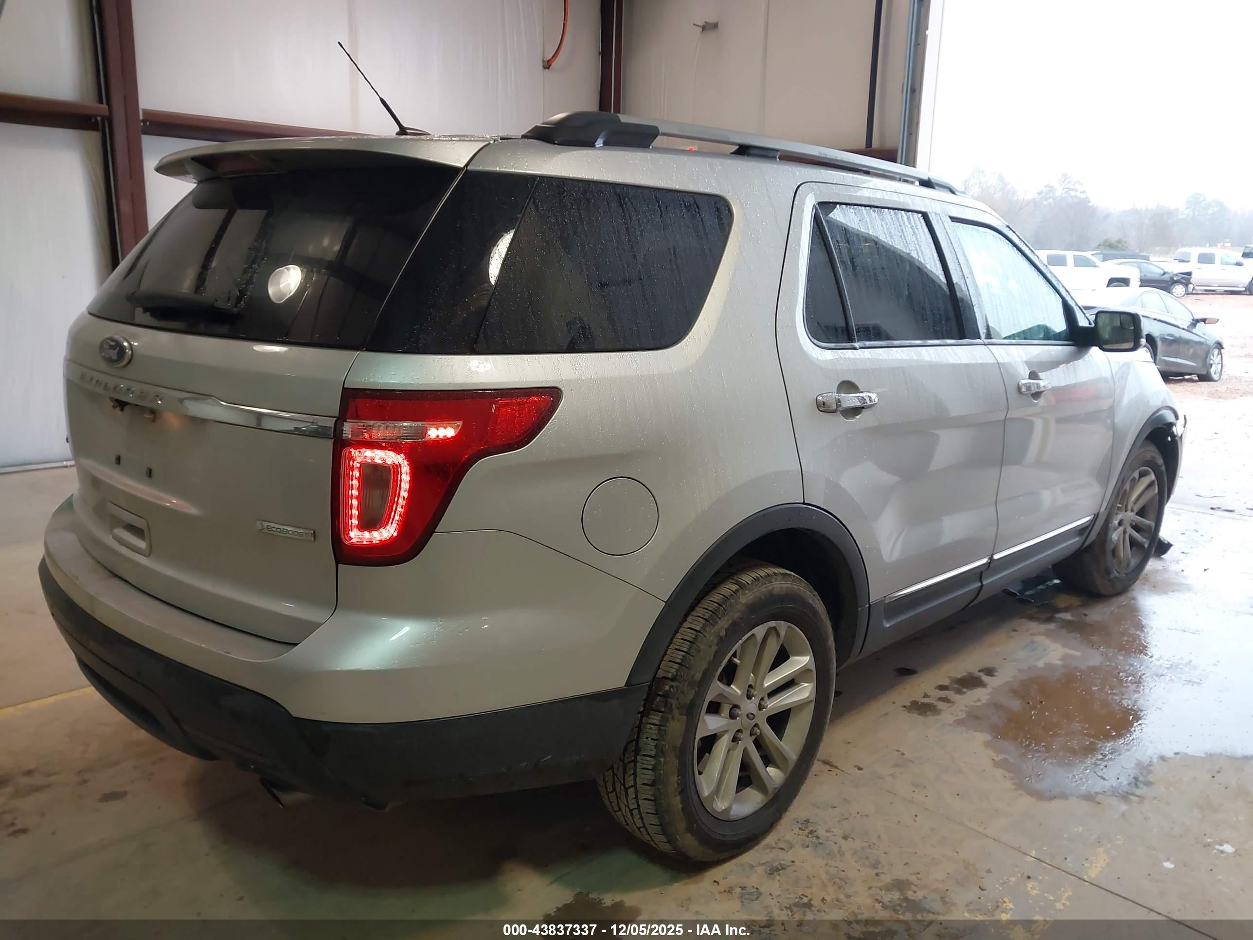 FORD EXPLORER image 4
