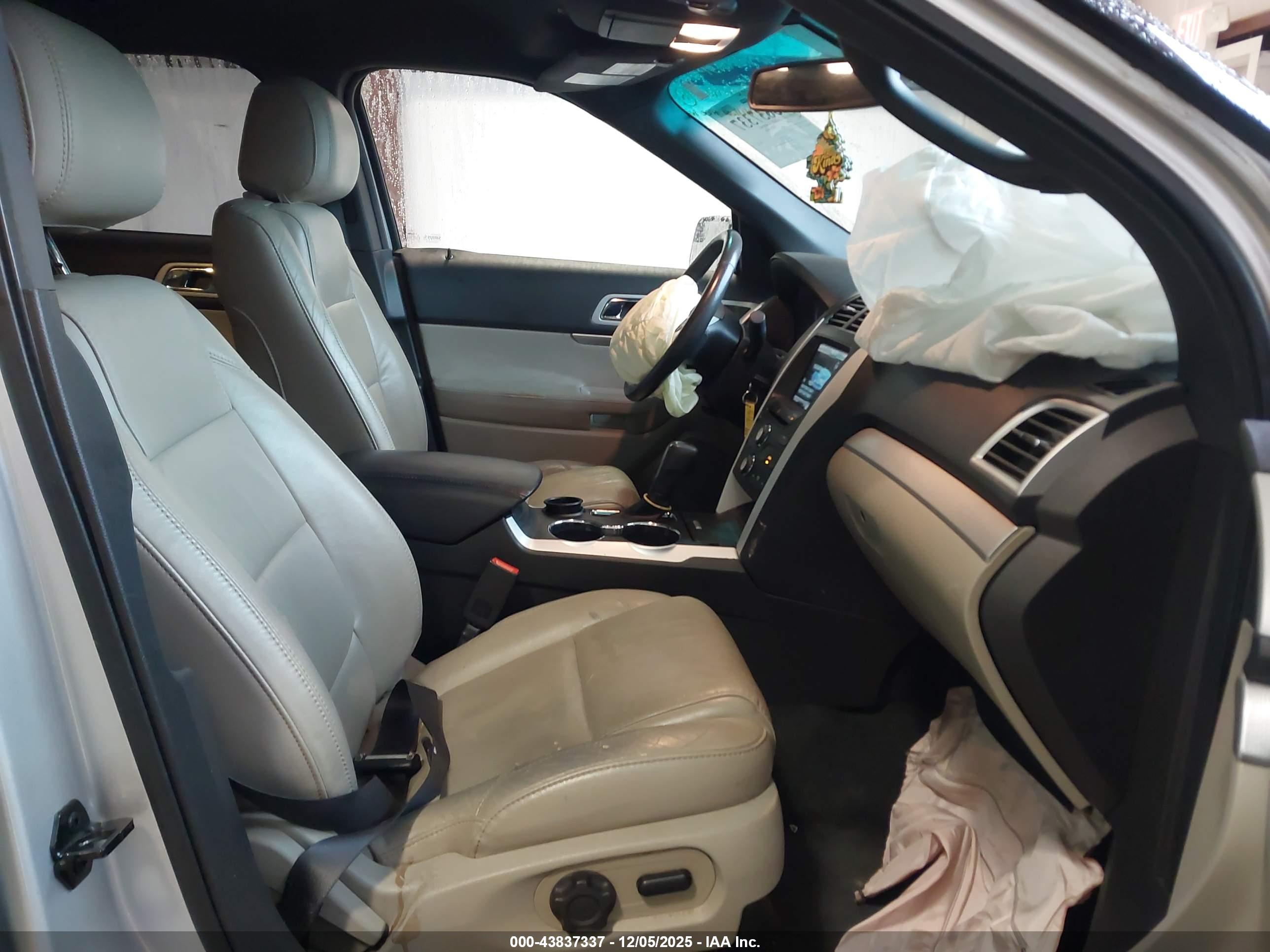 FORD EXPLORER image 5