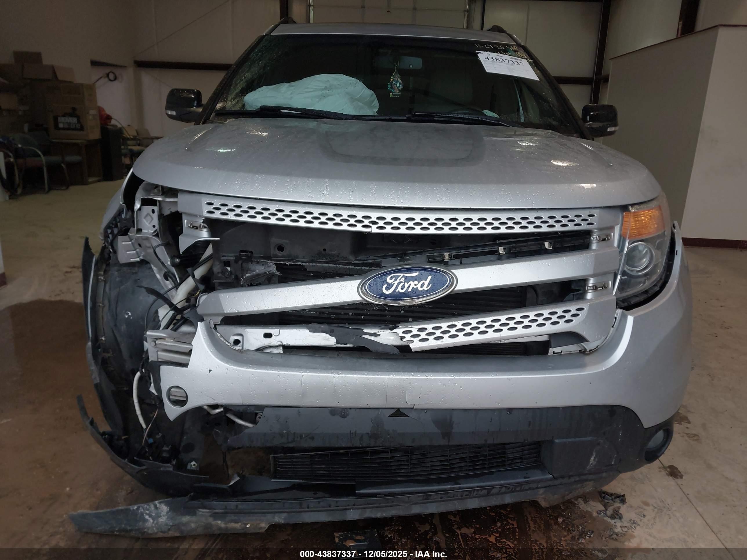 FORD EXPLORER image 6