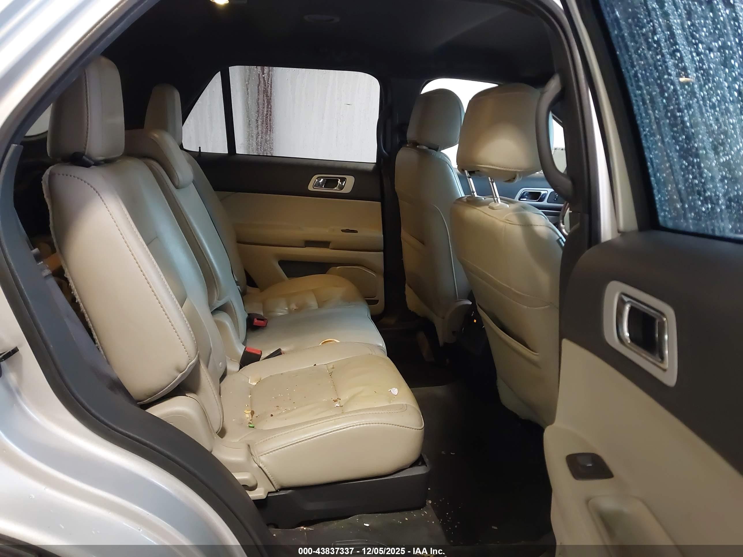 FORD EXPLORER image 8