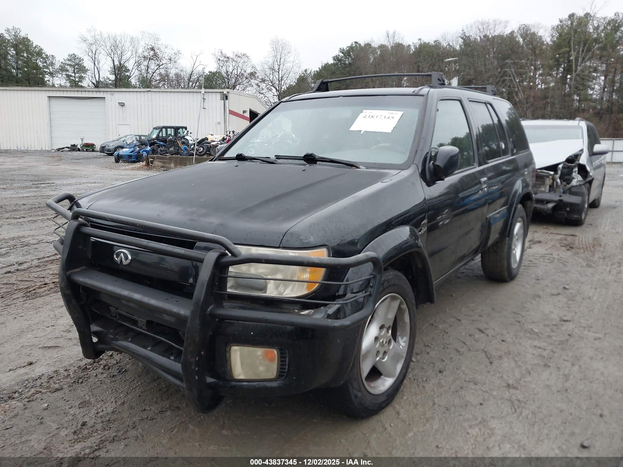 INFINITI QX4 image 2