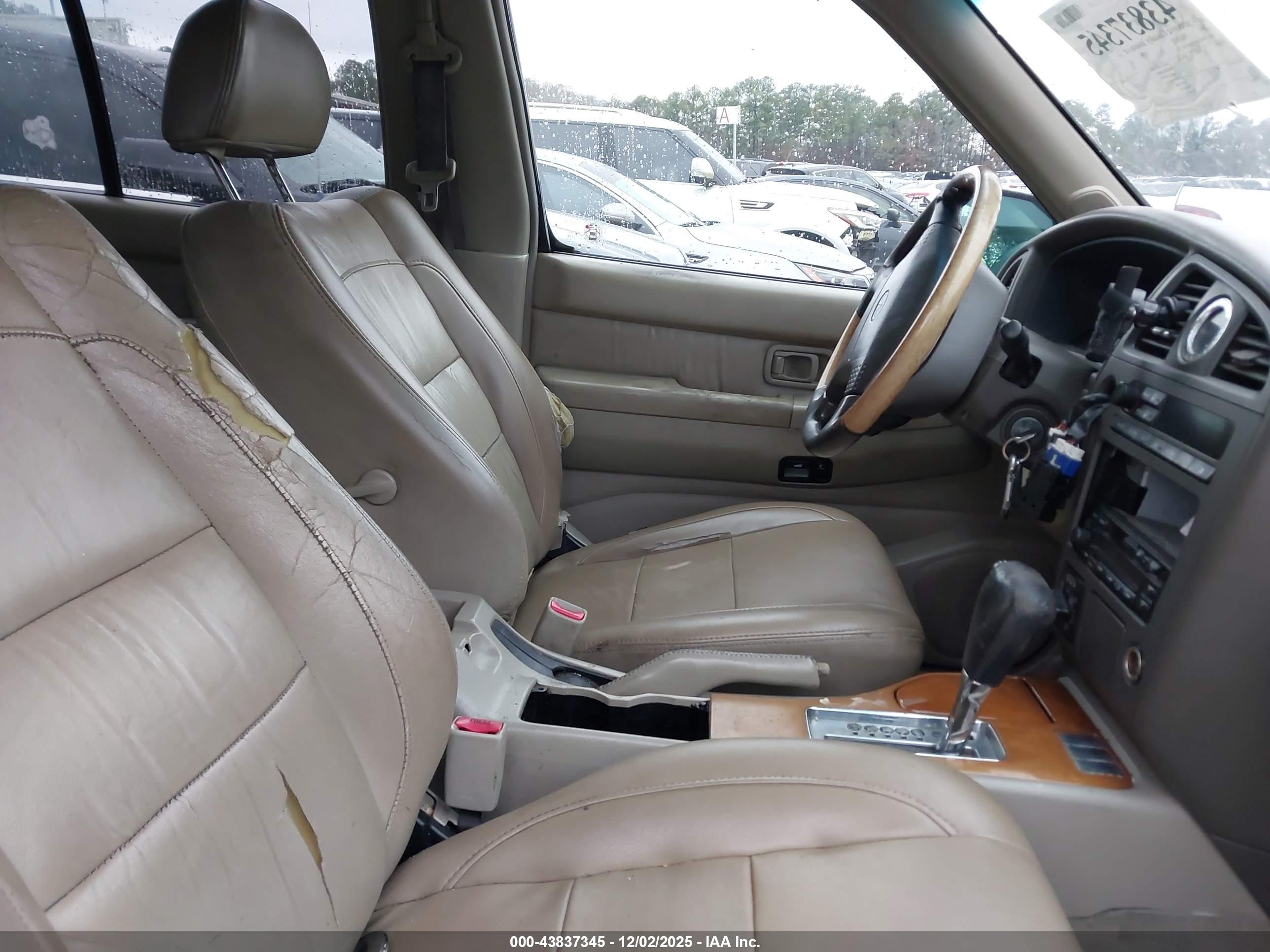 INFINITI QX4 image 5