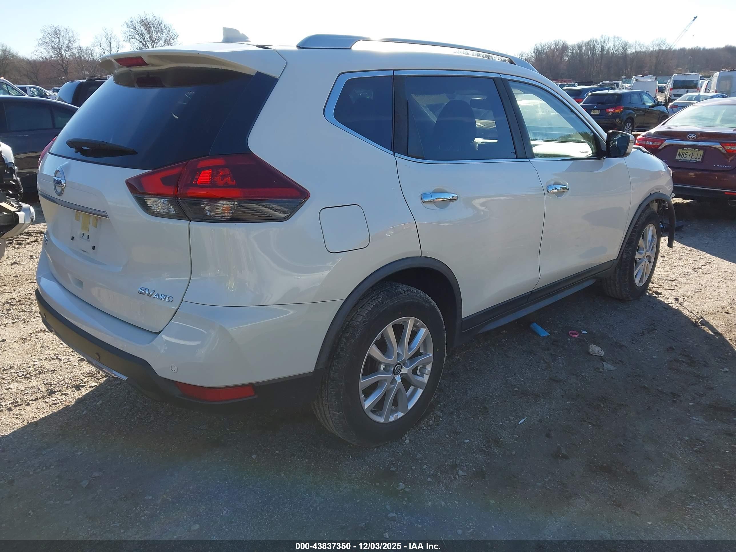 NISSAN ROGUE image 4