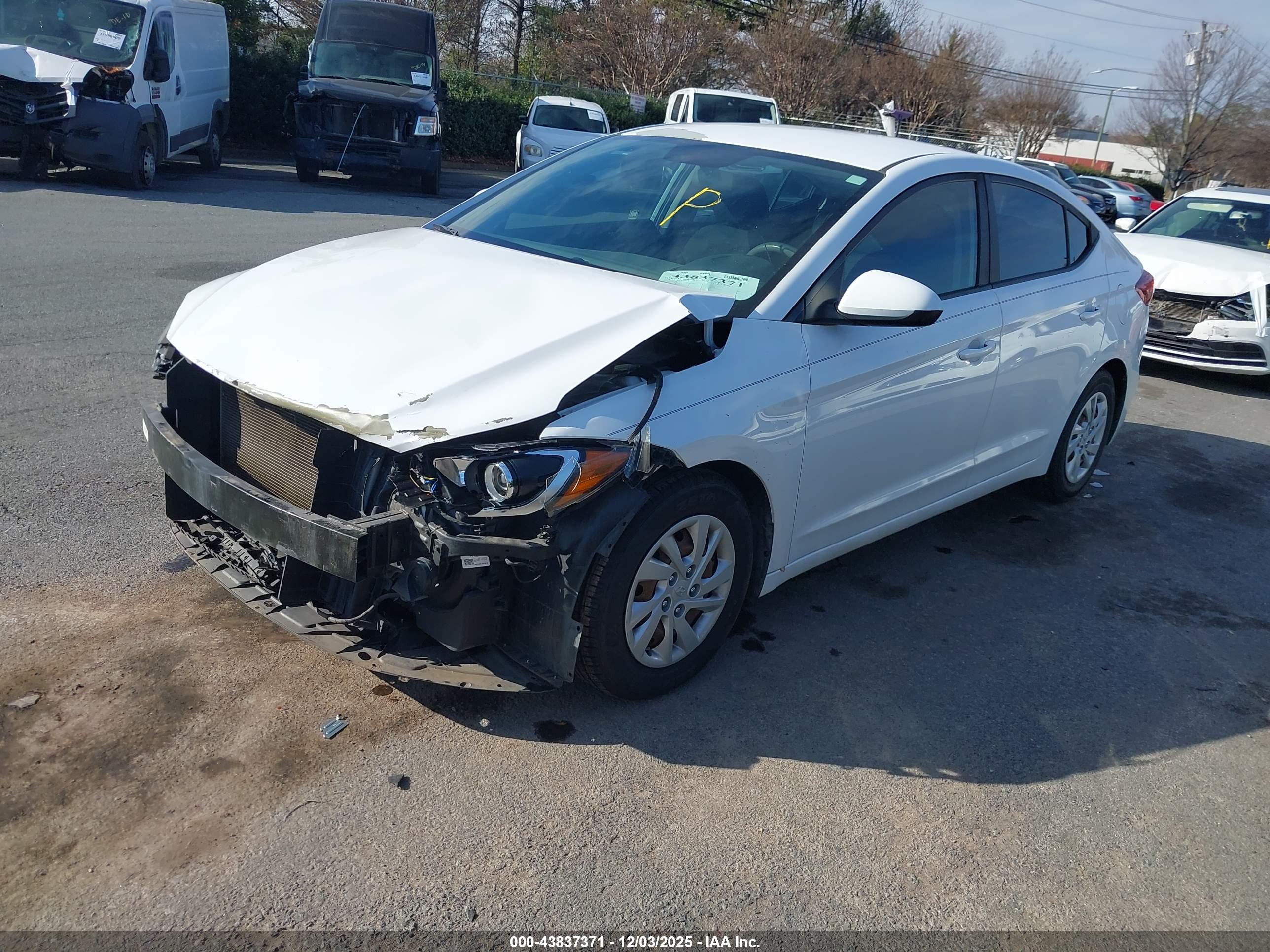 HYUNDAI ELANTRA image 2