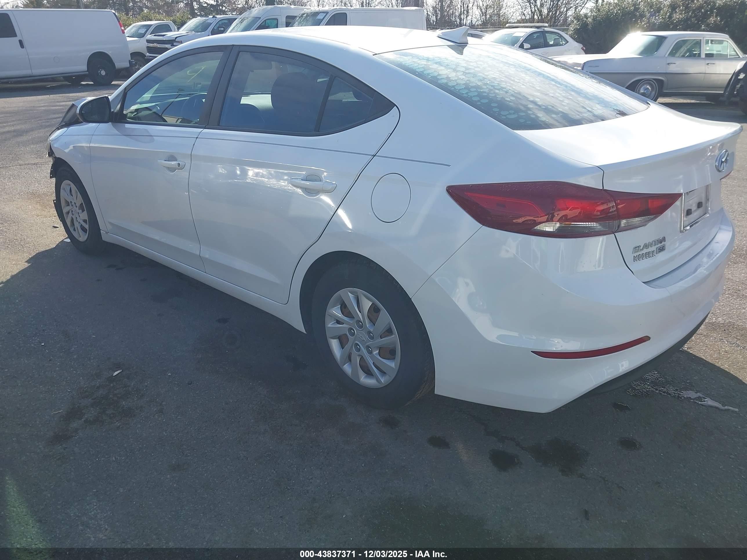 HYUNDAI ELANTRA image 3