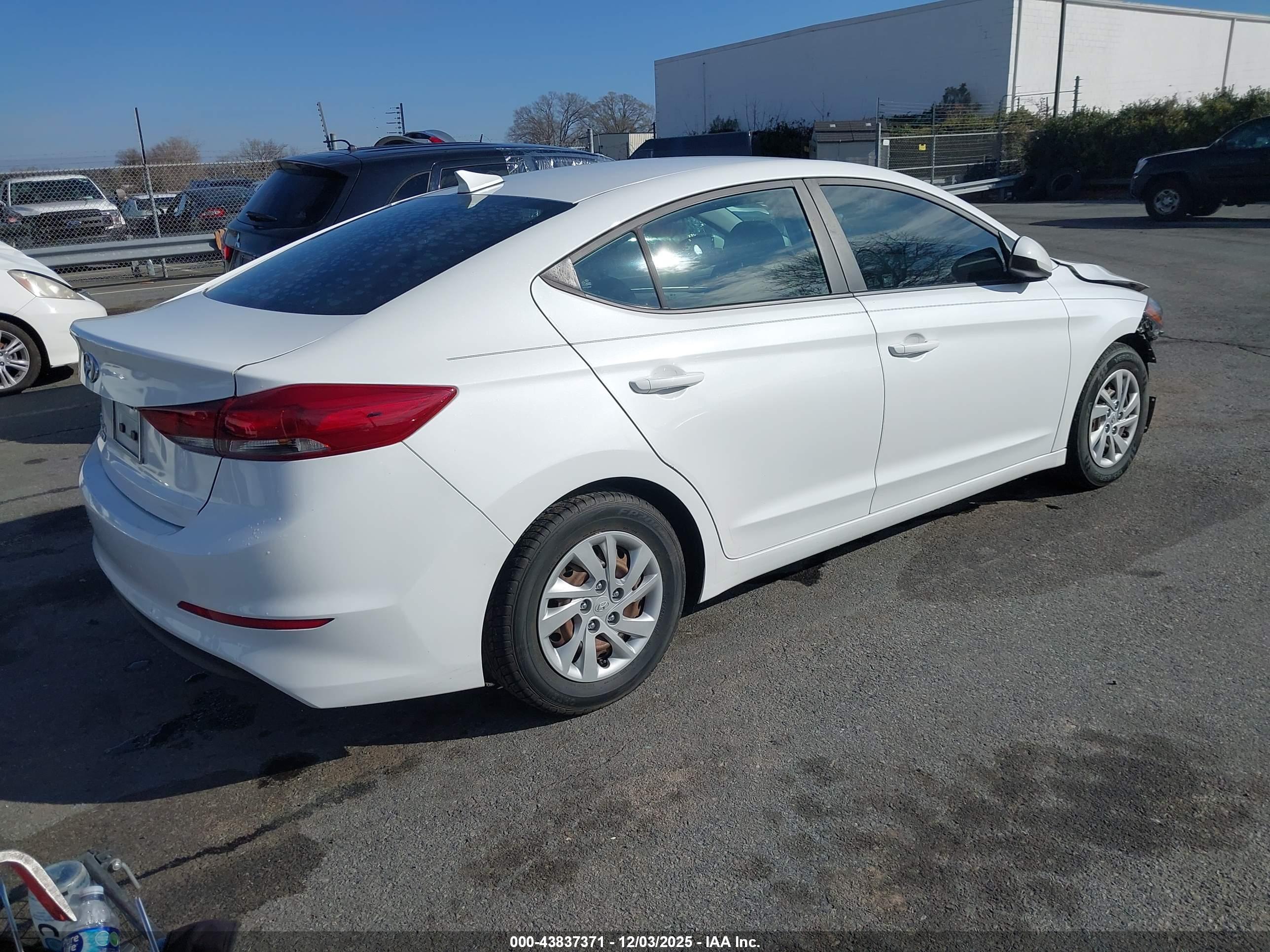 HYUNDAI ELANTRA image 4