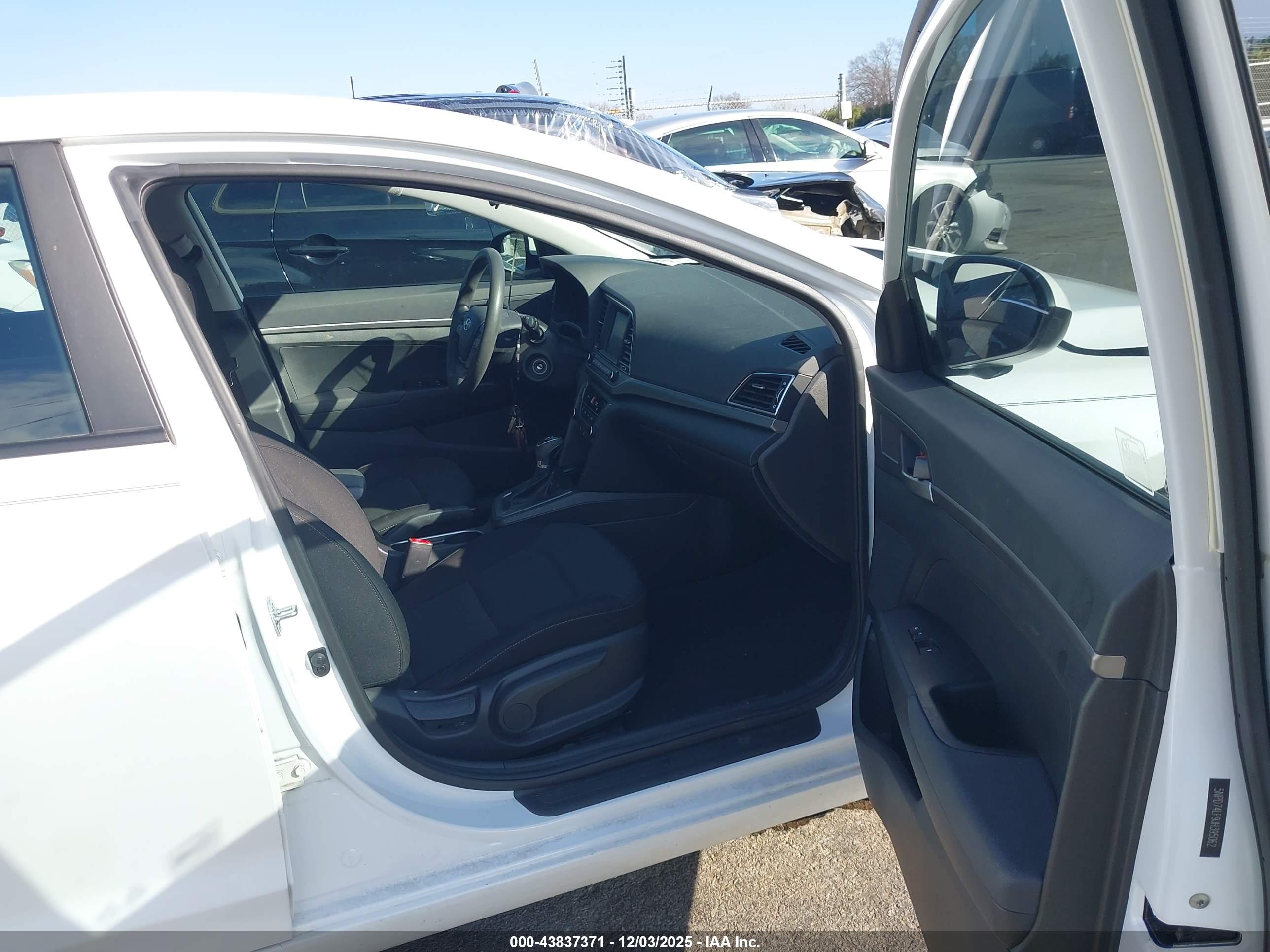 HYUNDAI ELANTRA image 5