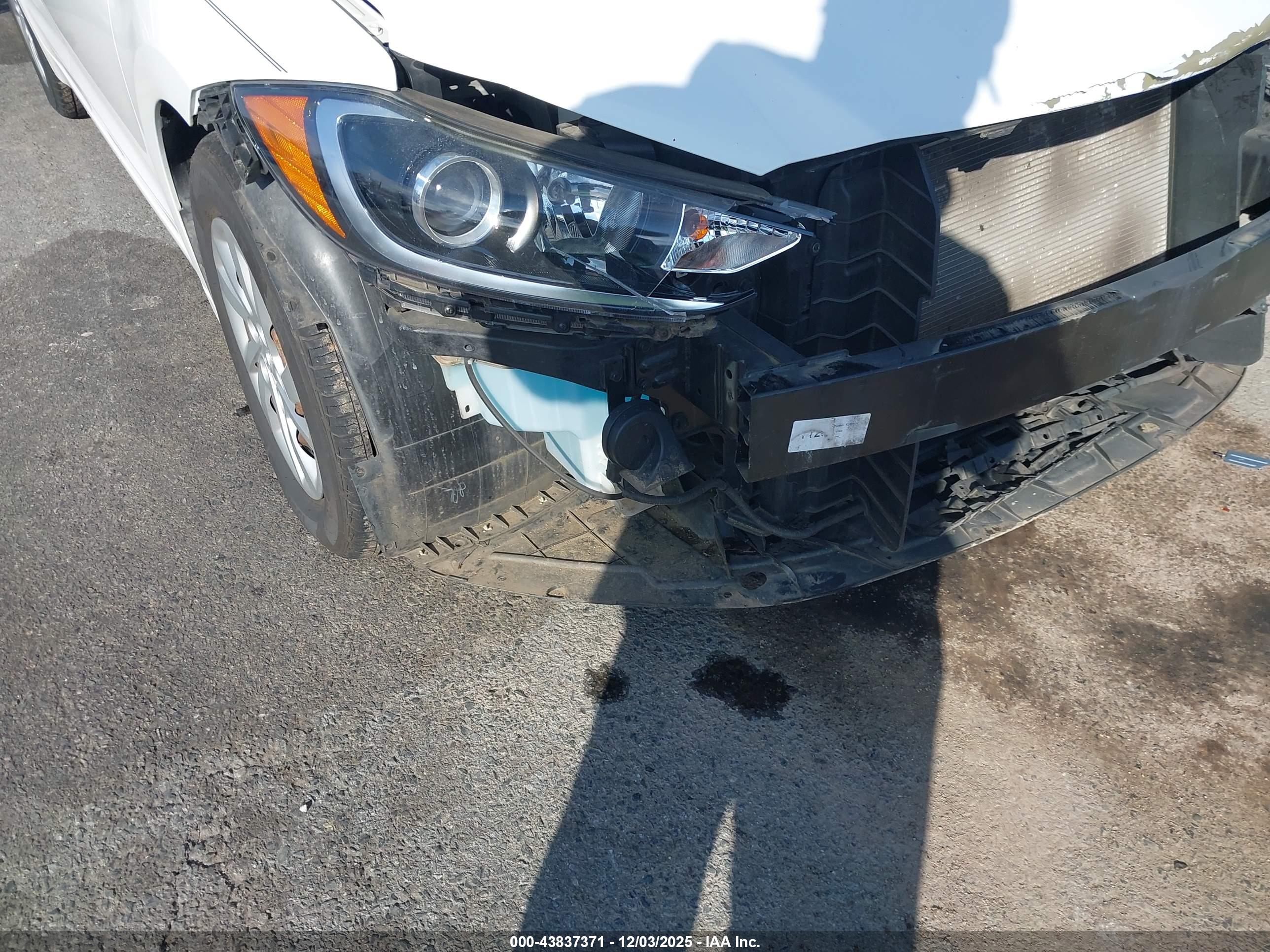 HYUNDAI ELANTRA image 6