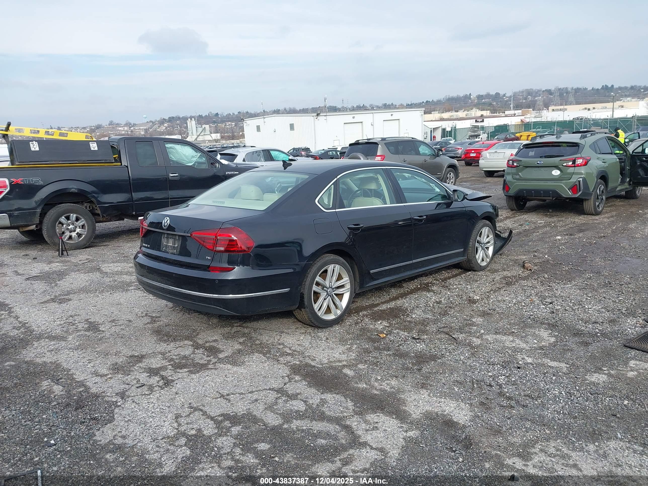 VOLKSWAGEN PASSAT image 4
